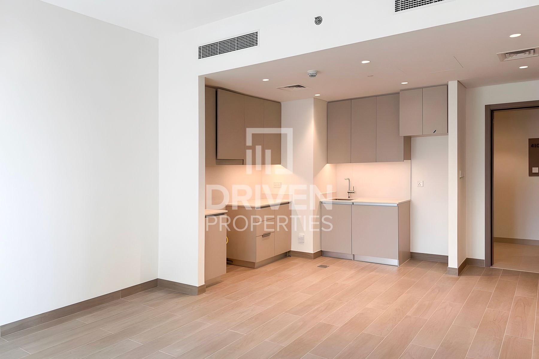 Well-maintained Apt and Ready to move in