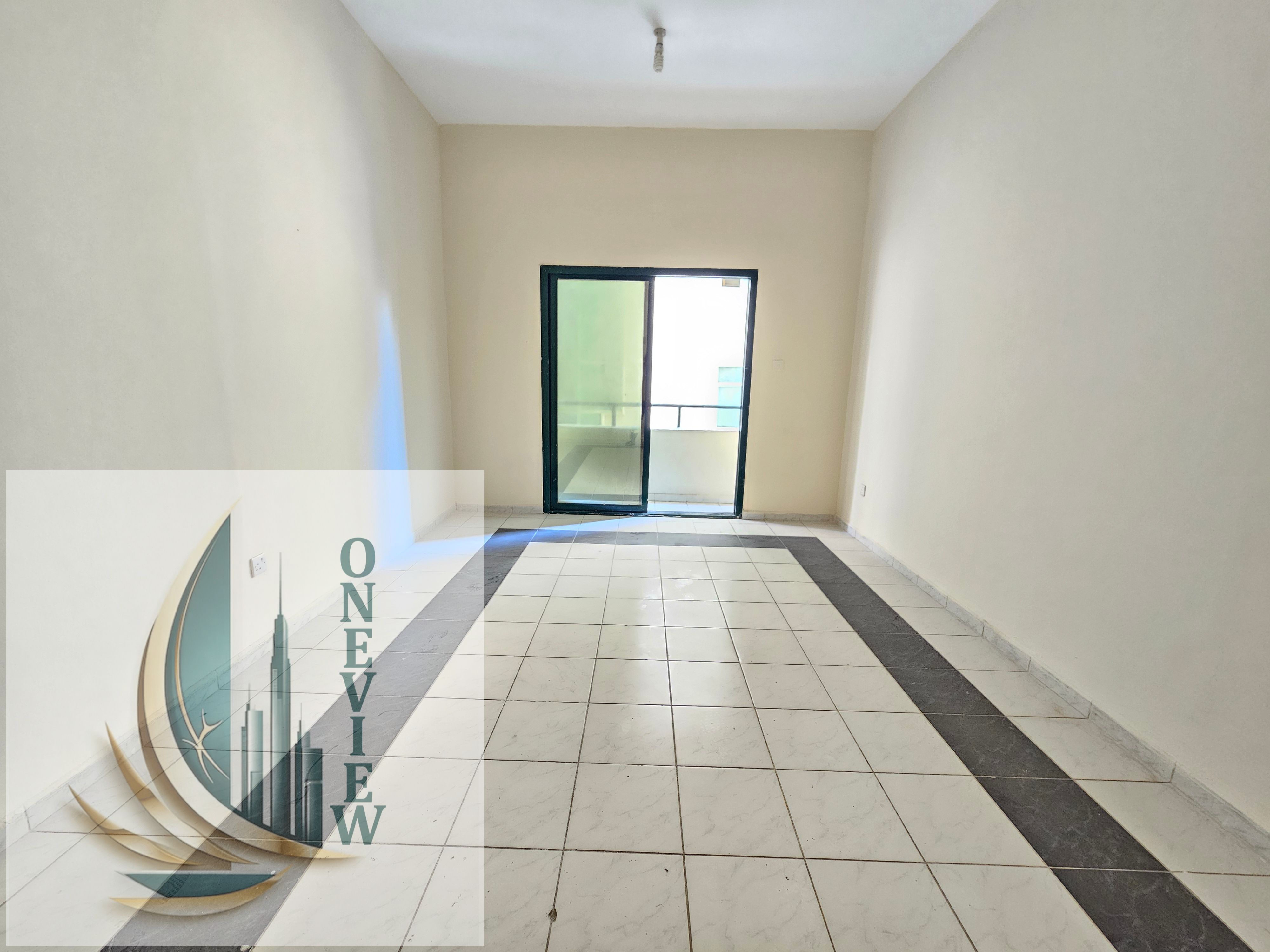 NO DEPOSIT SPACIOUS FLAT 2BHK WITH BALCONY CLOSE HALL RENT 35K WITH 6 CHEQUE PAYMENT