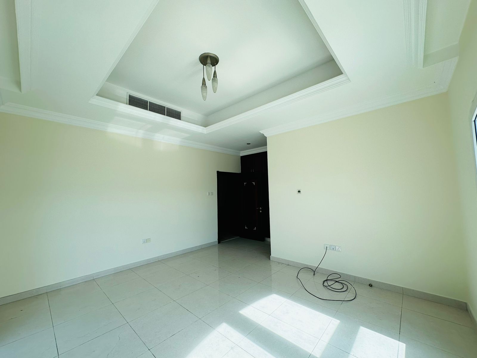 Spacious 4 bed plus study villa, Near the Beach