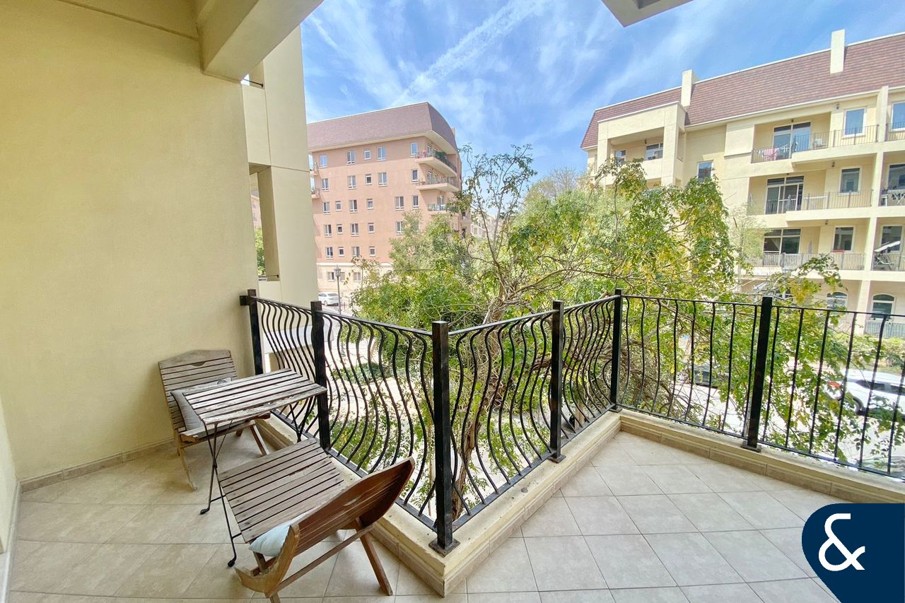 apartment card