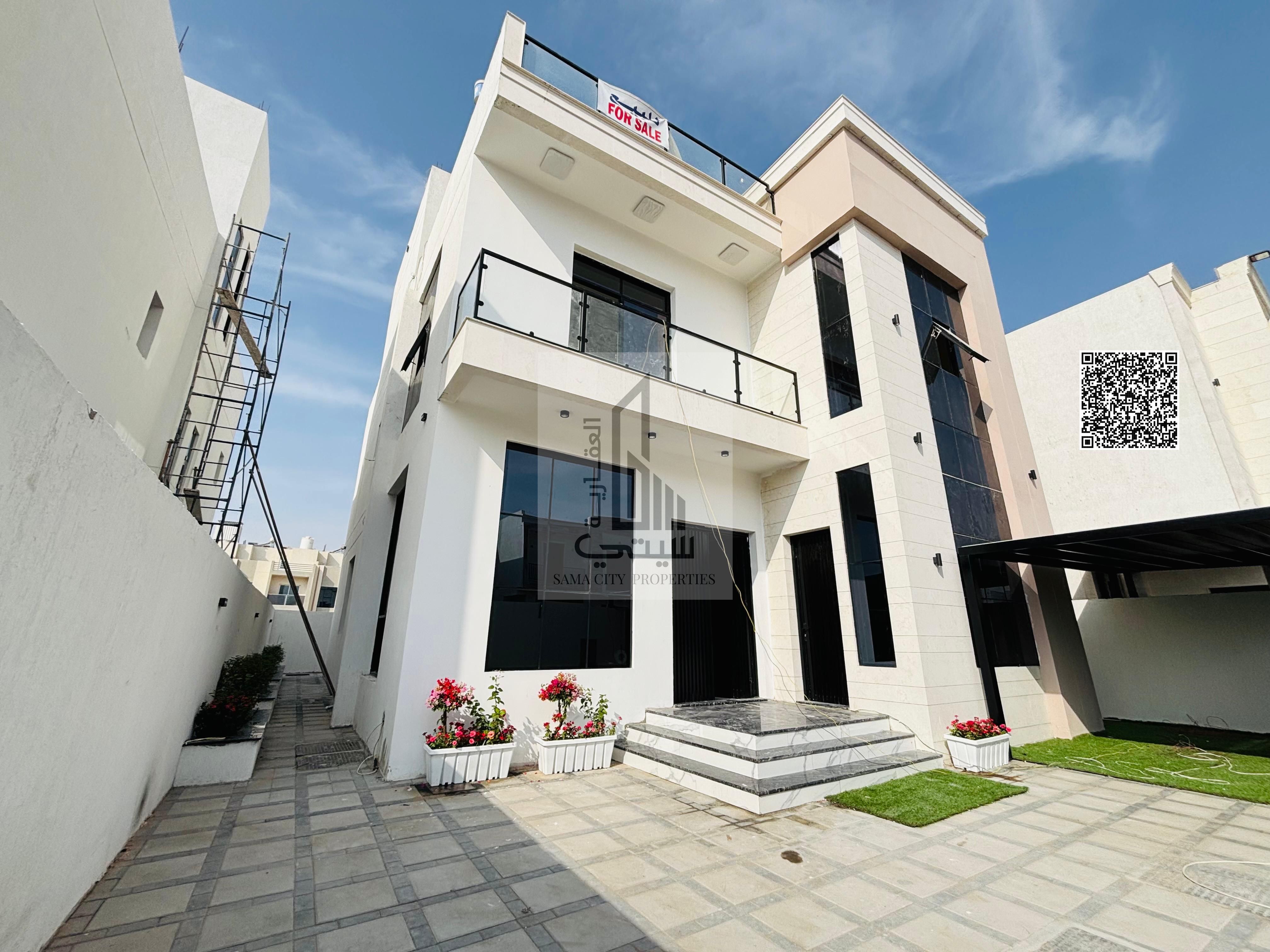 Villa with yard and roof close to Emirates Road