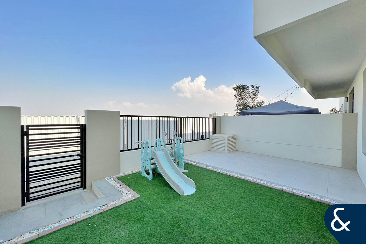 Exclusive | Single Row | Landscaped Garden