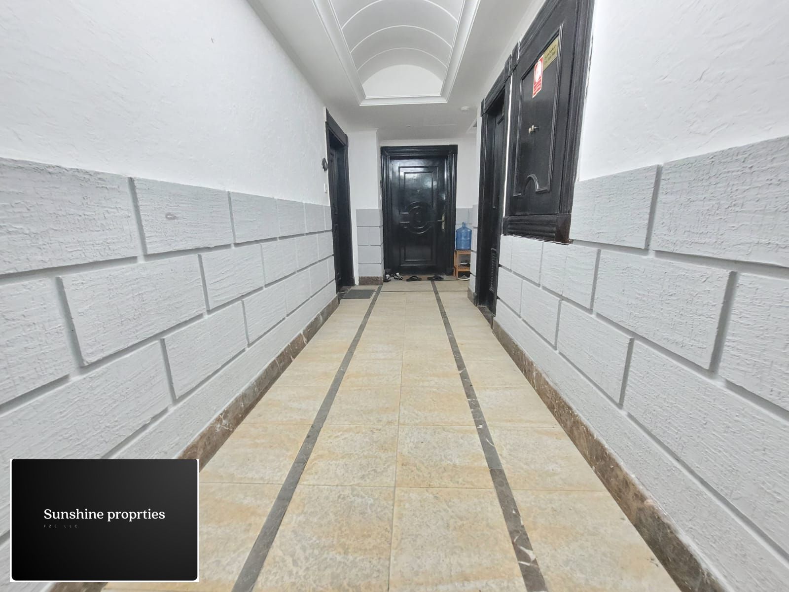 1BHK LAVISH HUGE / NEAR TO CORNISH/