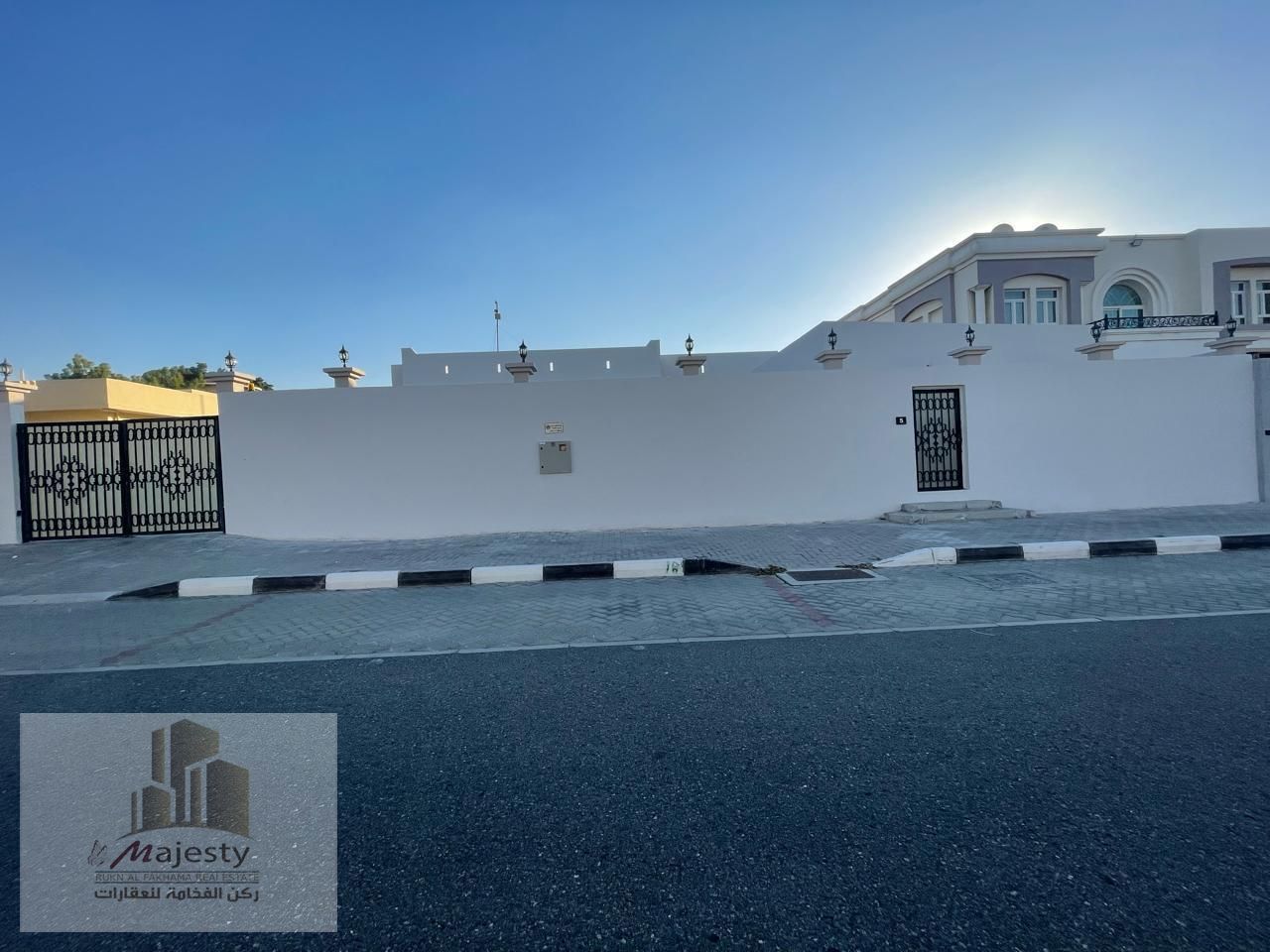 For sale a villa in Sharjah, Al Darari area, large hall with a salon + large council + external annex + close to all services