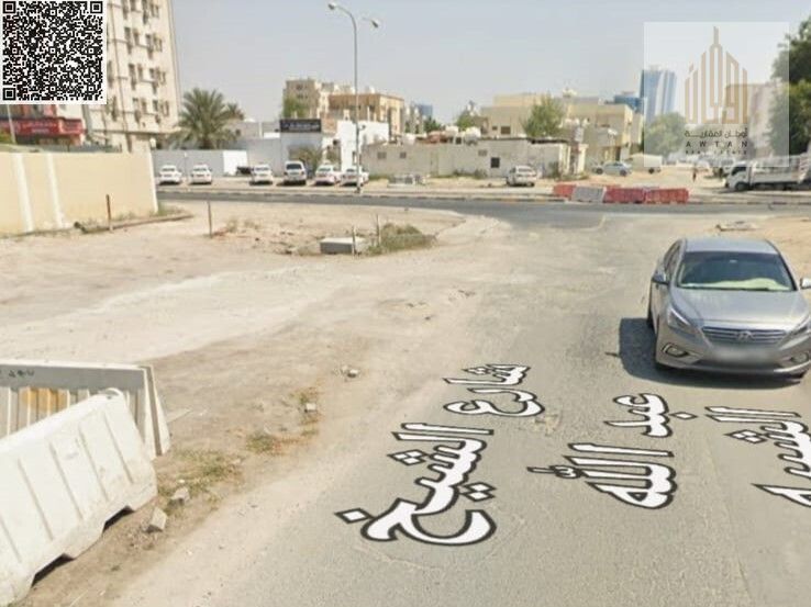 Commercial land in an excellent location for investment, opposite a school and close to the Corniche