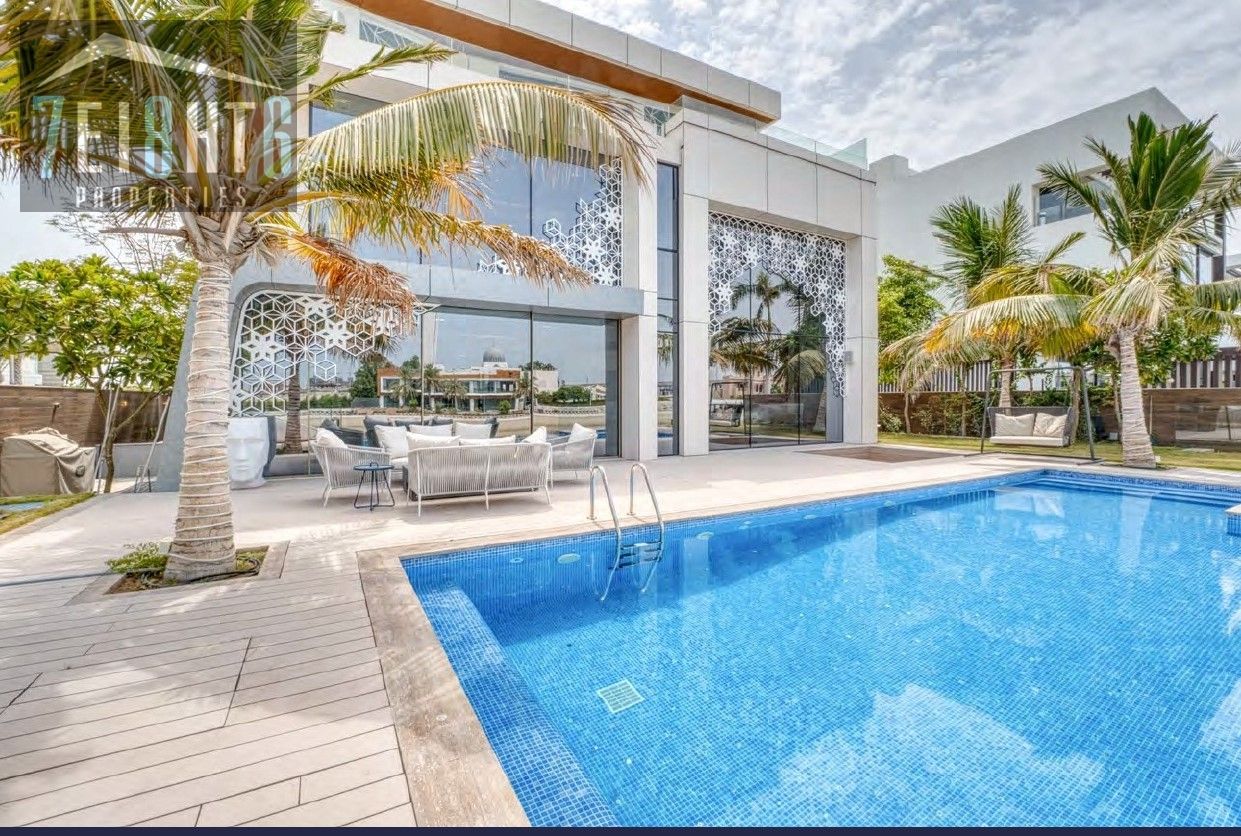 Vastu compliant | Spacious | Easy access | Independent | Furnished | Modern fittings | Frond G | 6 Bedroom | Lift | Private s/pool Garden