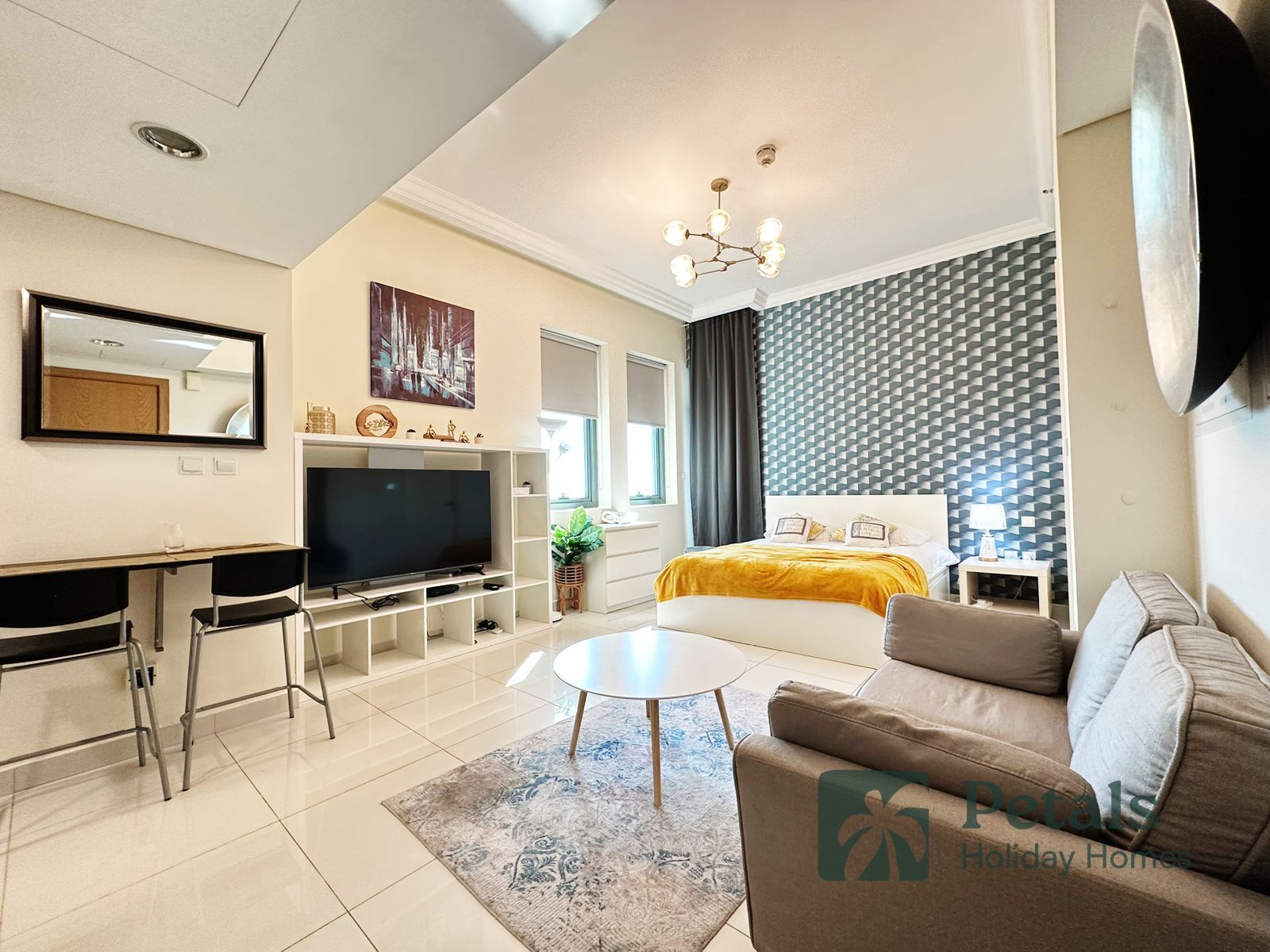 Luxury City Escape With Balcony: Short-Term Stays at Executive Bay, Business Bay