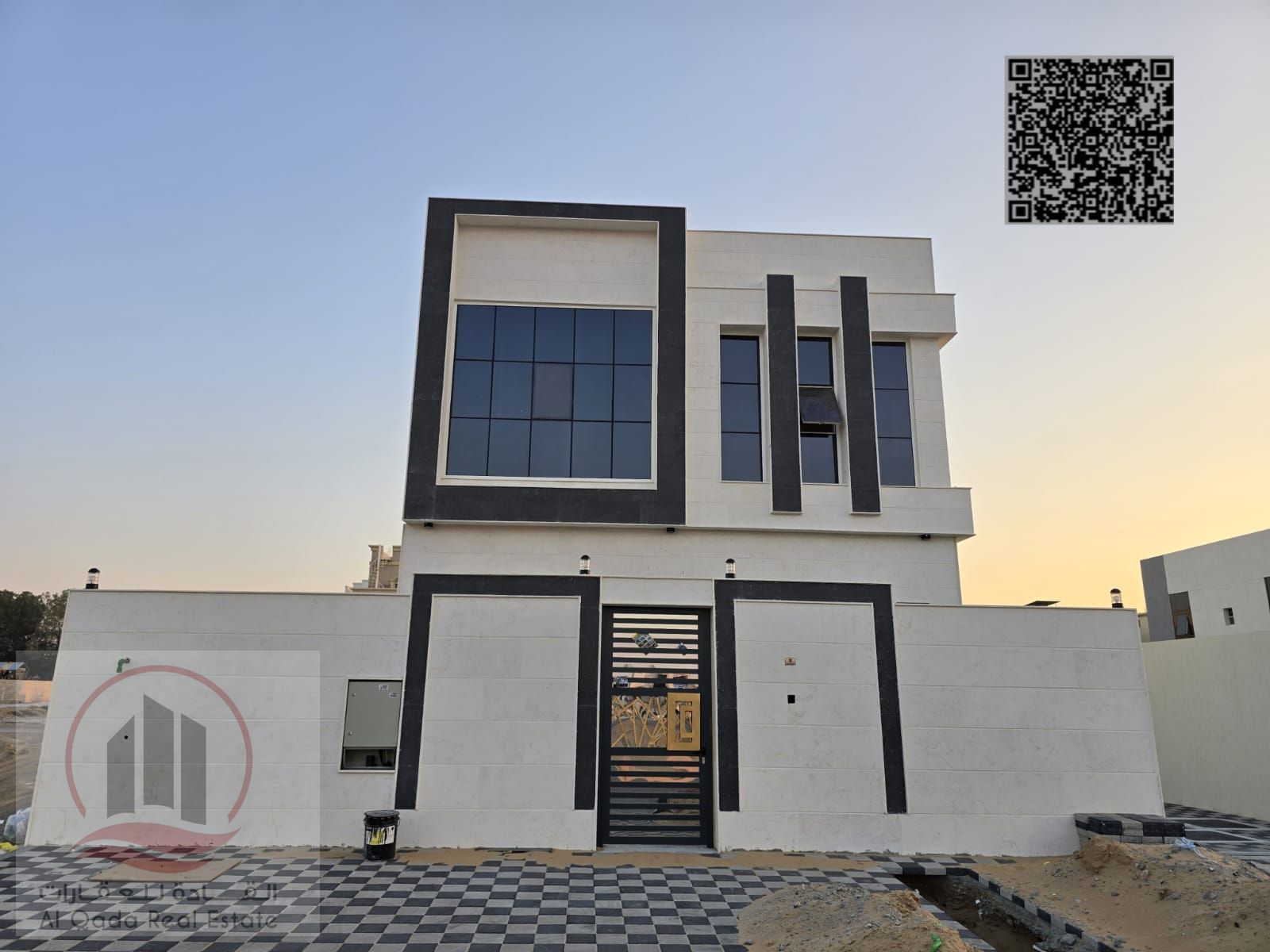 For sale villa in Ajman Al Helio 5 master rooms, a council, a hall and a maid's room, free ownership for all nationalities and the possibility of bank