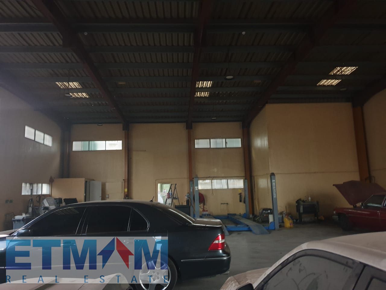 Ras al khor 1st. 21445 sq ft with 6600 sqft Warehouse for Rent 850k 4,cheques (Negotiable)