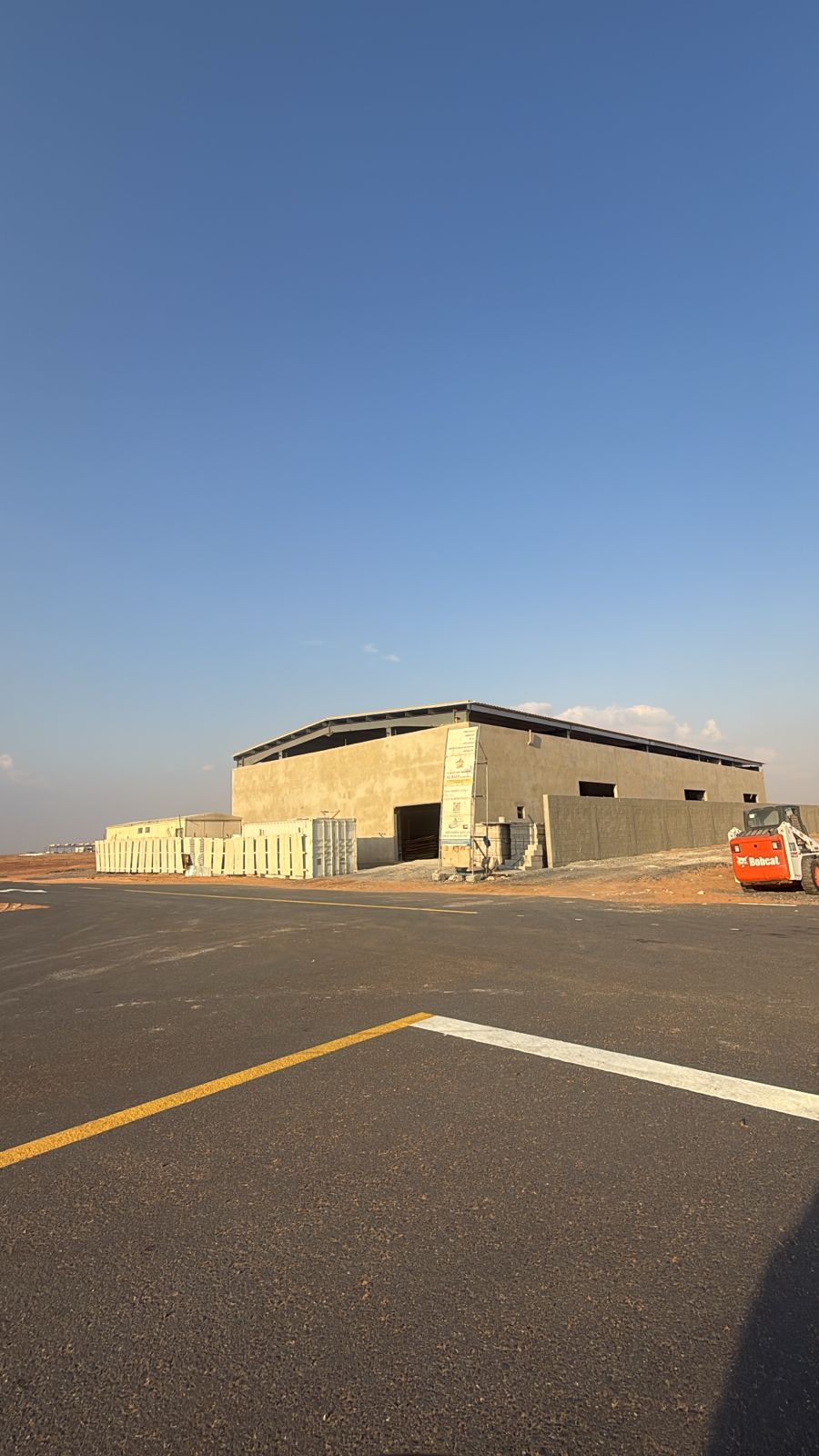INDUSTRIAL WAREHOUSE+COMMERCIAL SHOW ROOM + LABOUR ACCOMODATION - FREE HOLD