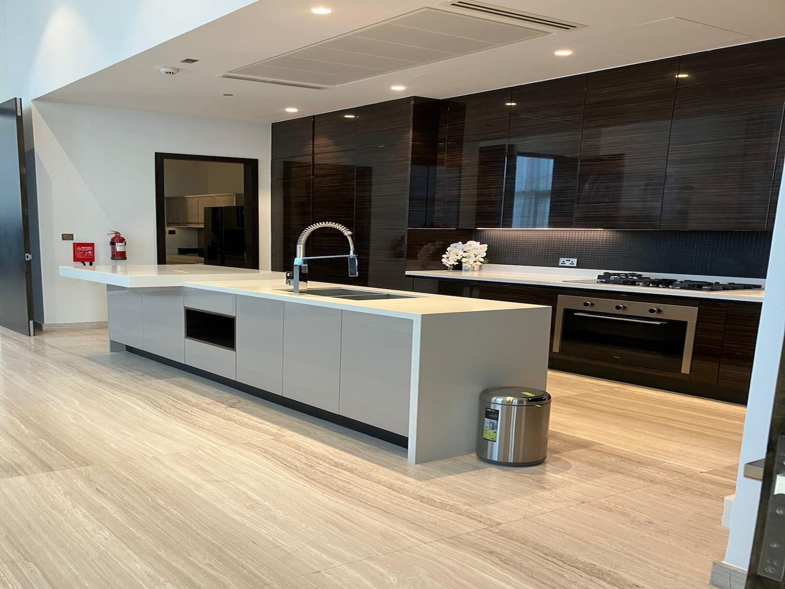 HIGH FLOOR | LUXURIOUS | LOVELY VIEWS | 4 CHQS