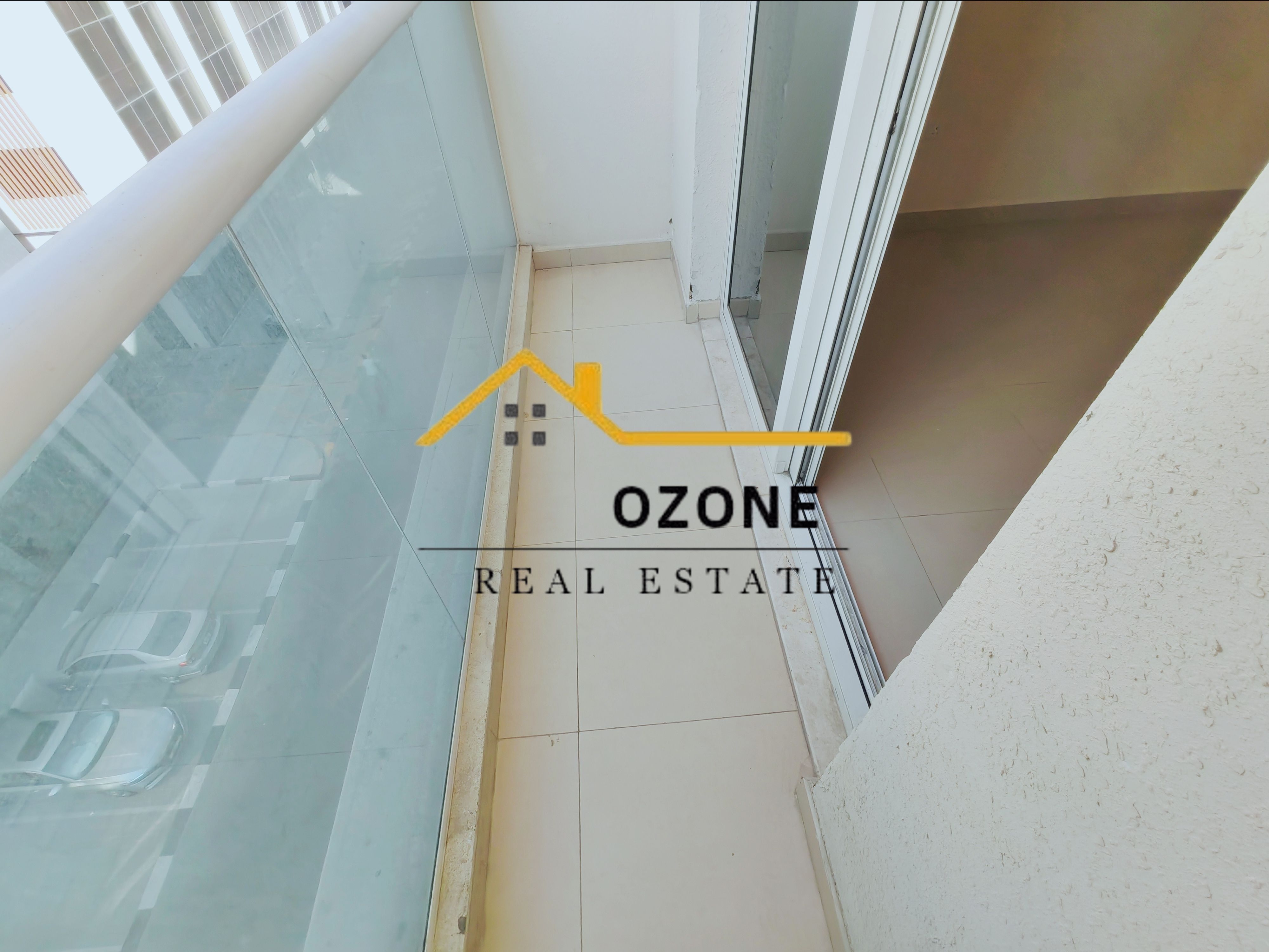 School Area Specious 2BHK Apartment wiTh Open View Balcony\°°Wardrobes\°°Parking