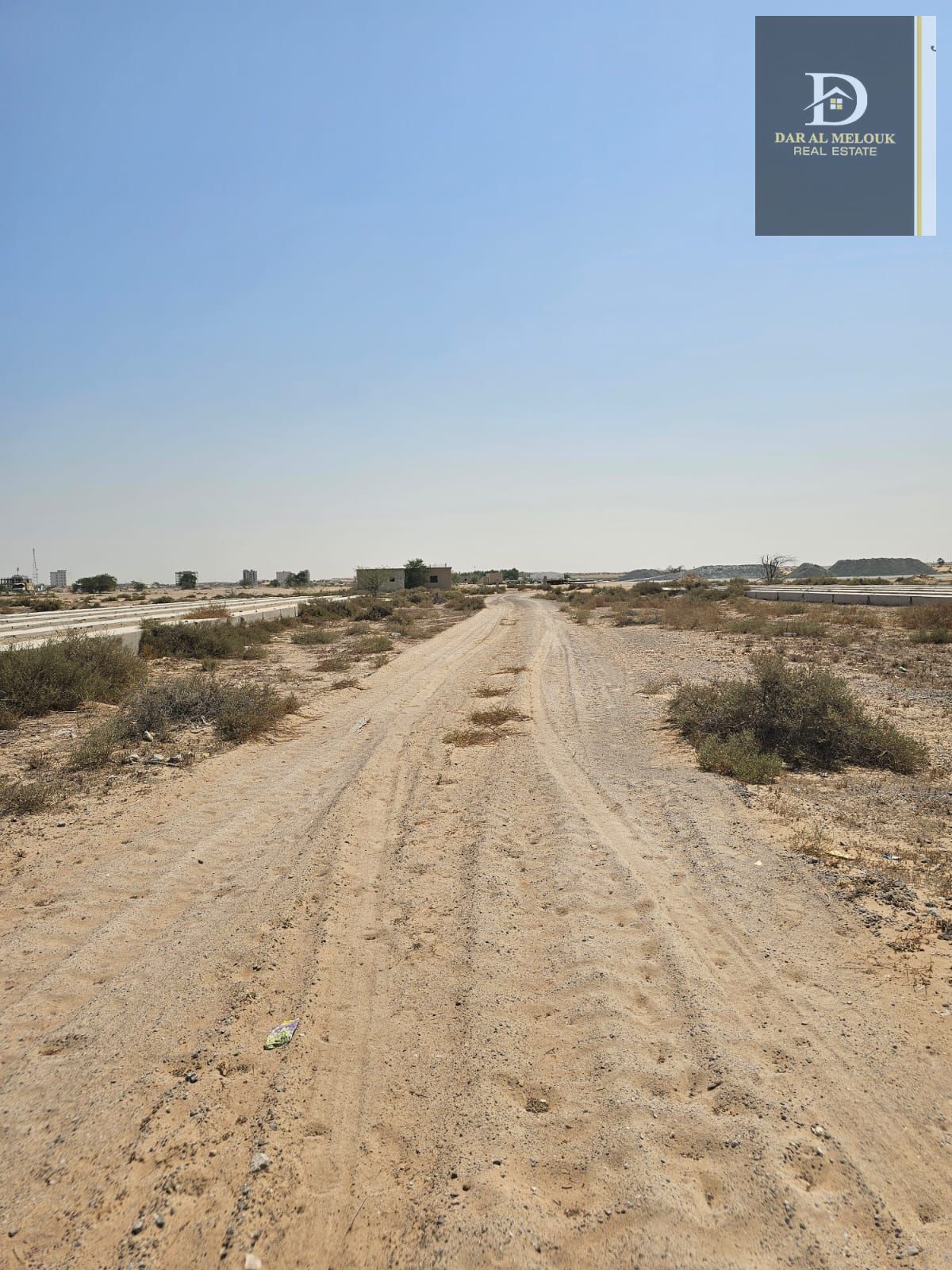 For sale in Sharjah, Al Malah area, land Commercial area 3260 feet Ground floor building permit 4 floors