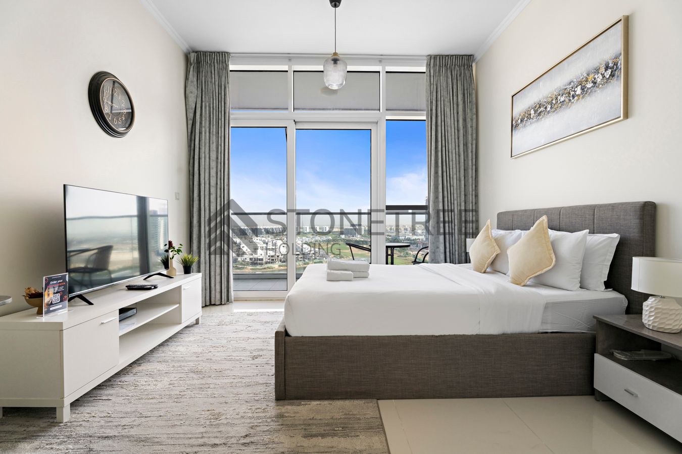 12 CHEQUES | Cozy Studio | Prominent Community
