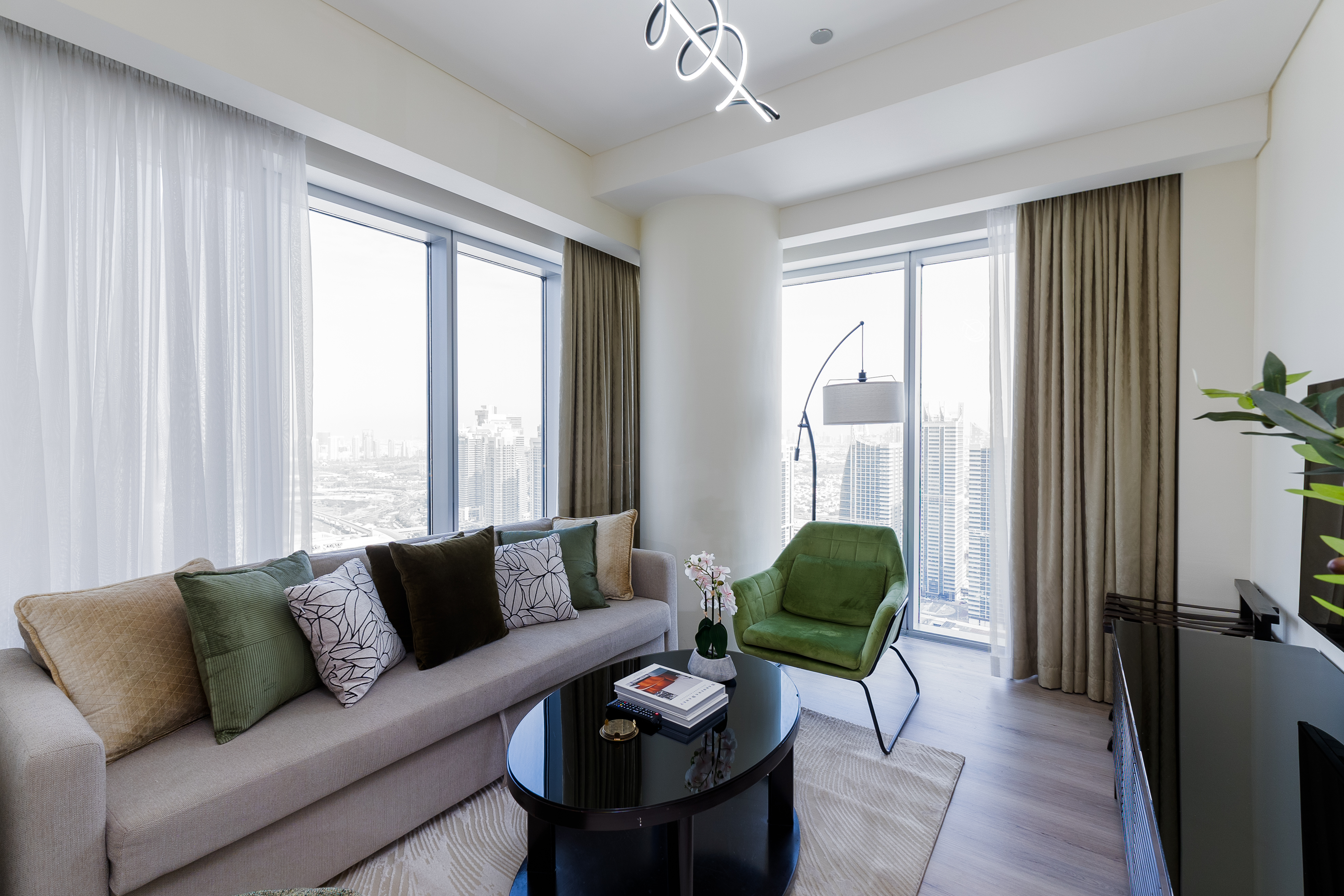 Chic 1BR in Dubai Marina w/ Direct Mall Access