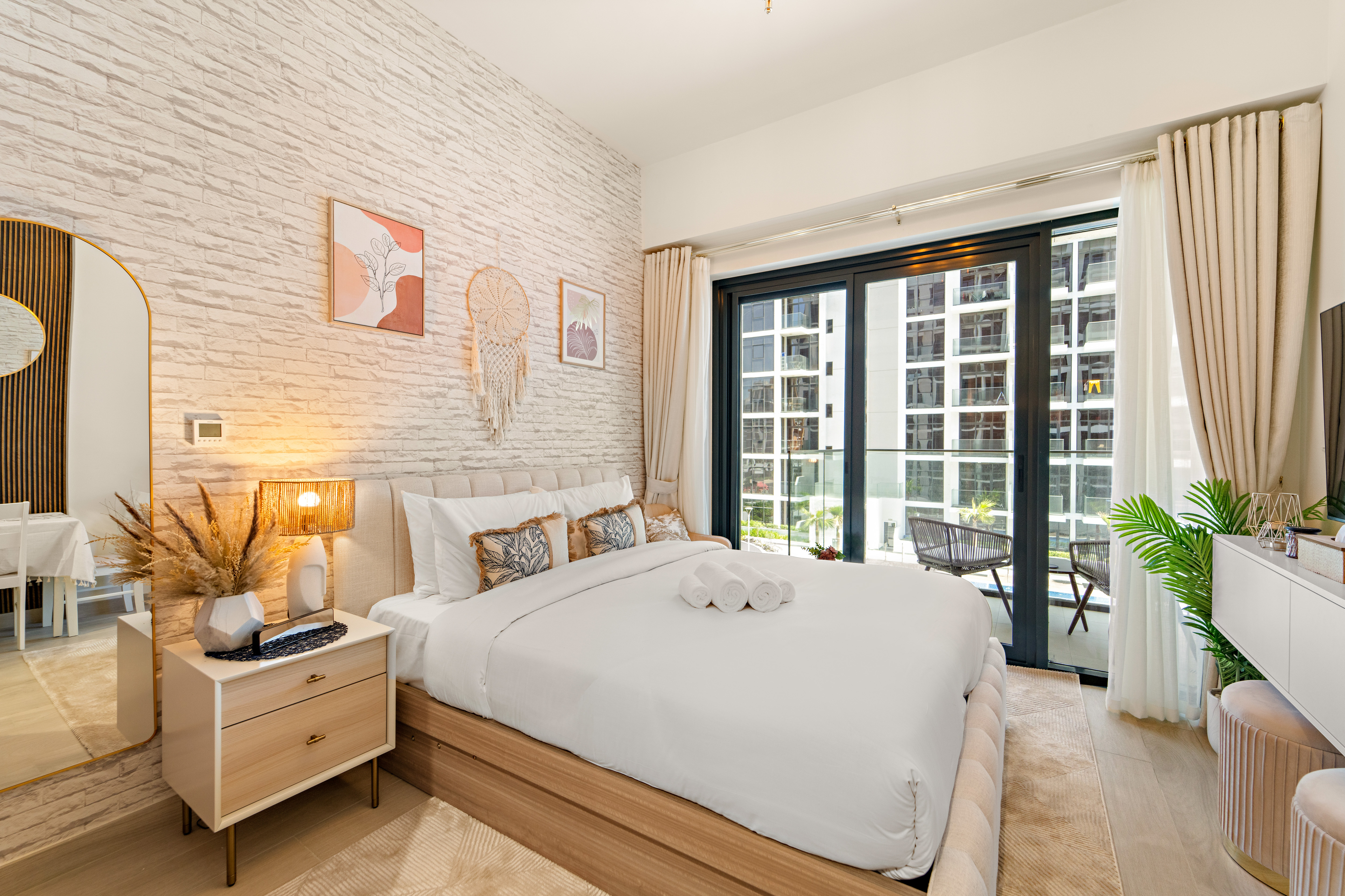 Lovely Apt w/ Pool, Gym, BBQ area and Playground | Furnished | Flexible term