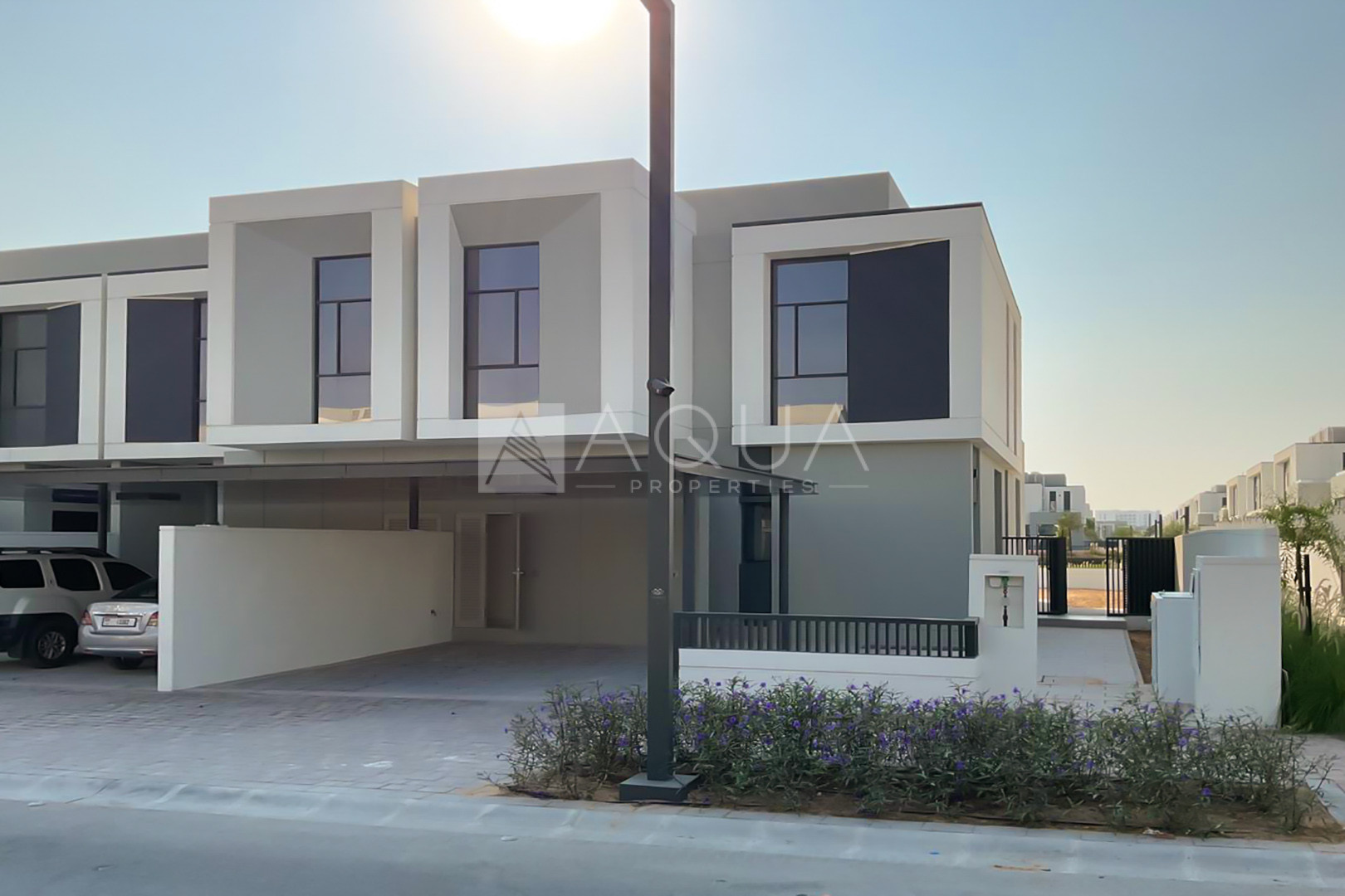 Spacious 4 Bed Townhouse Next To Pool