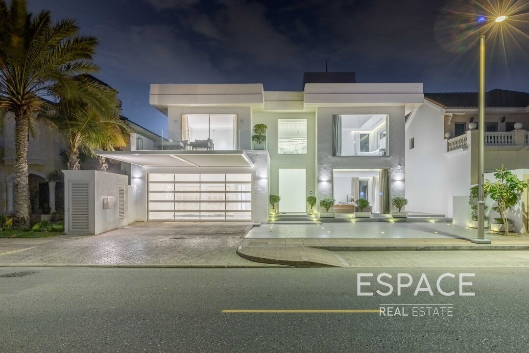 Upgraded Garden Home | Skyline View | VOT
