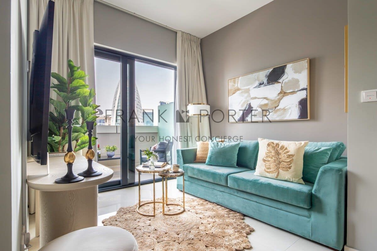 Contemporary 1BR Close to Canal in Business Bay!