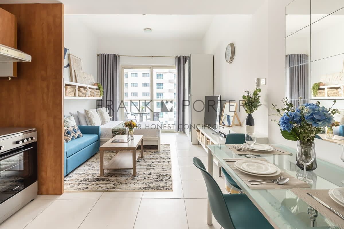 Immaculate Studio w/ Marina Views!