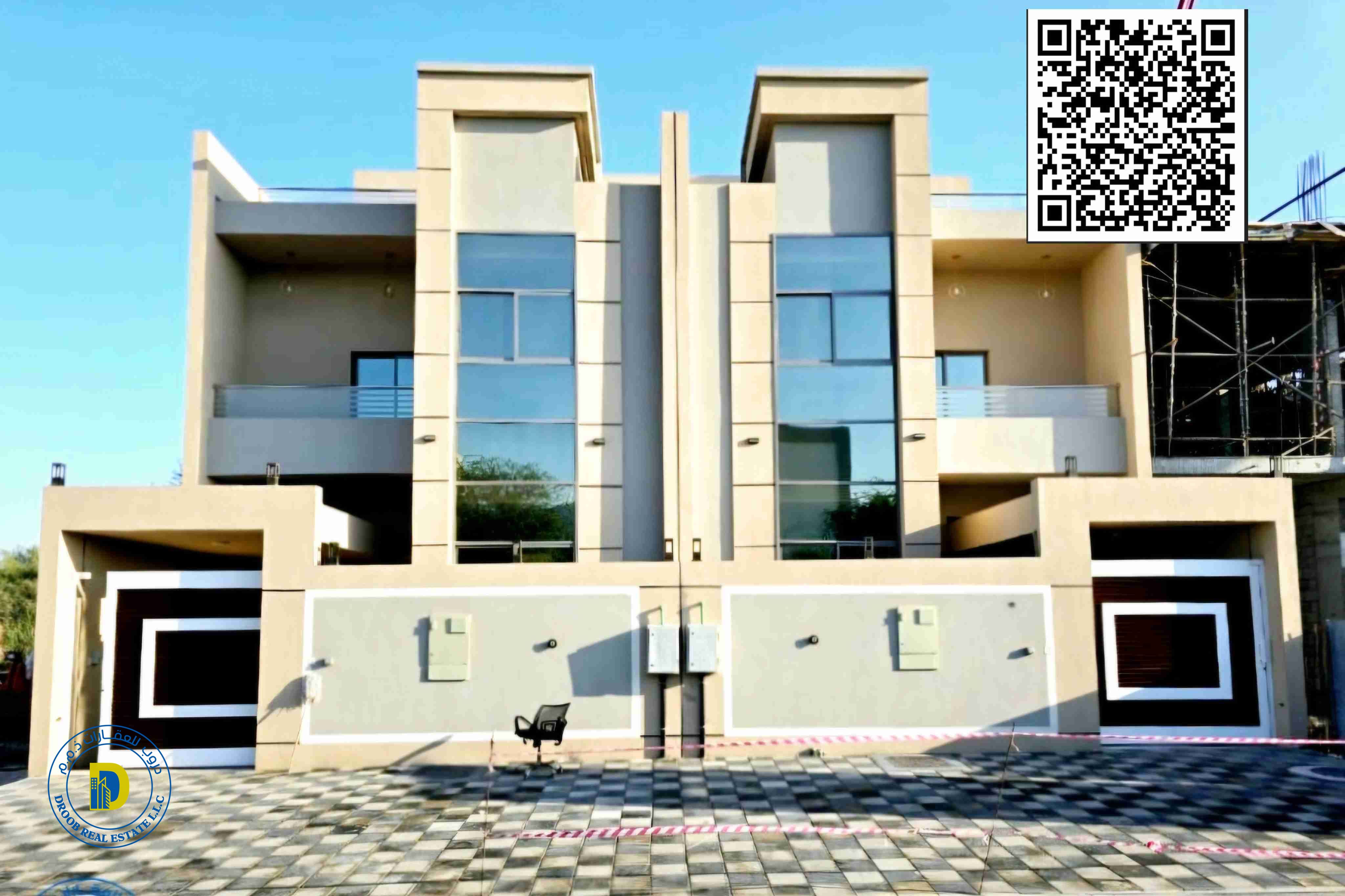For sale in Al Tallah area, Ajman, a 7-room villa and a roof. The price includes registration fees, water, electricity and air conditioning.