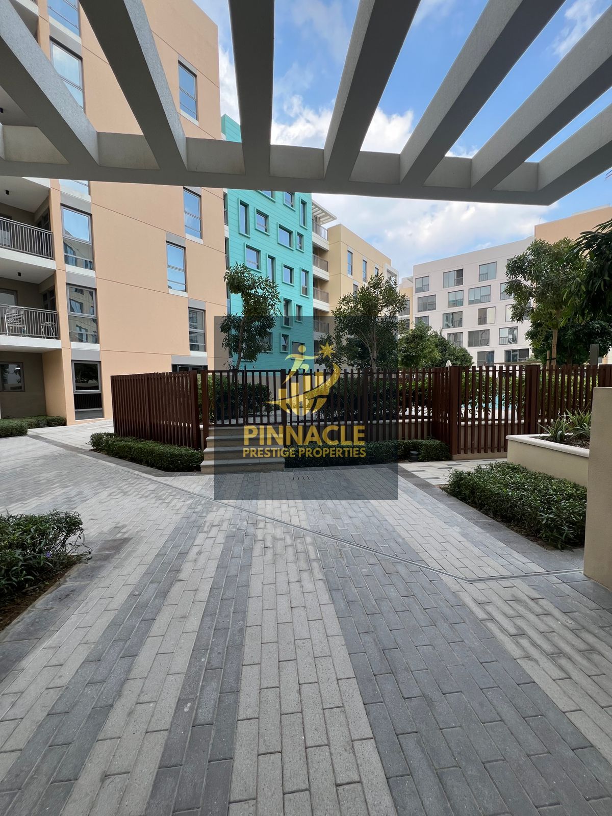 1 Br Beautiful Unit - Ready to move- Beautiful community - Amazing Corner unit - Beautiful views