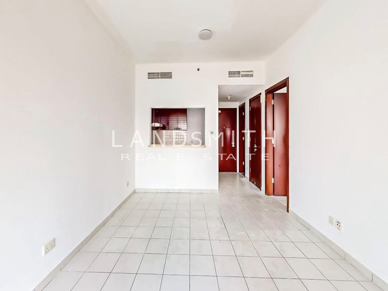 Spacious 1BR Apartment | Vacant
