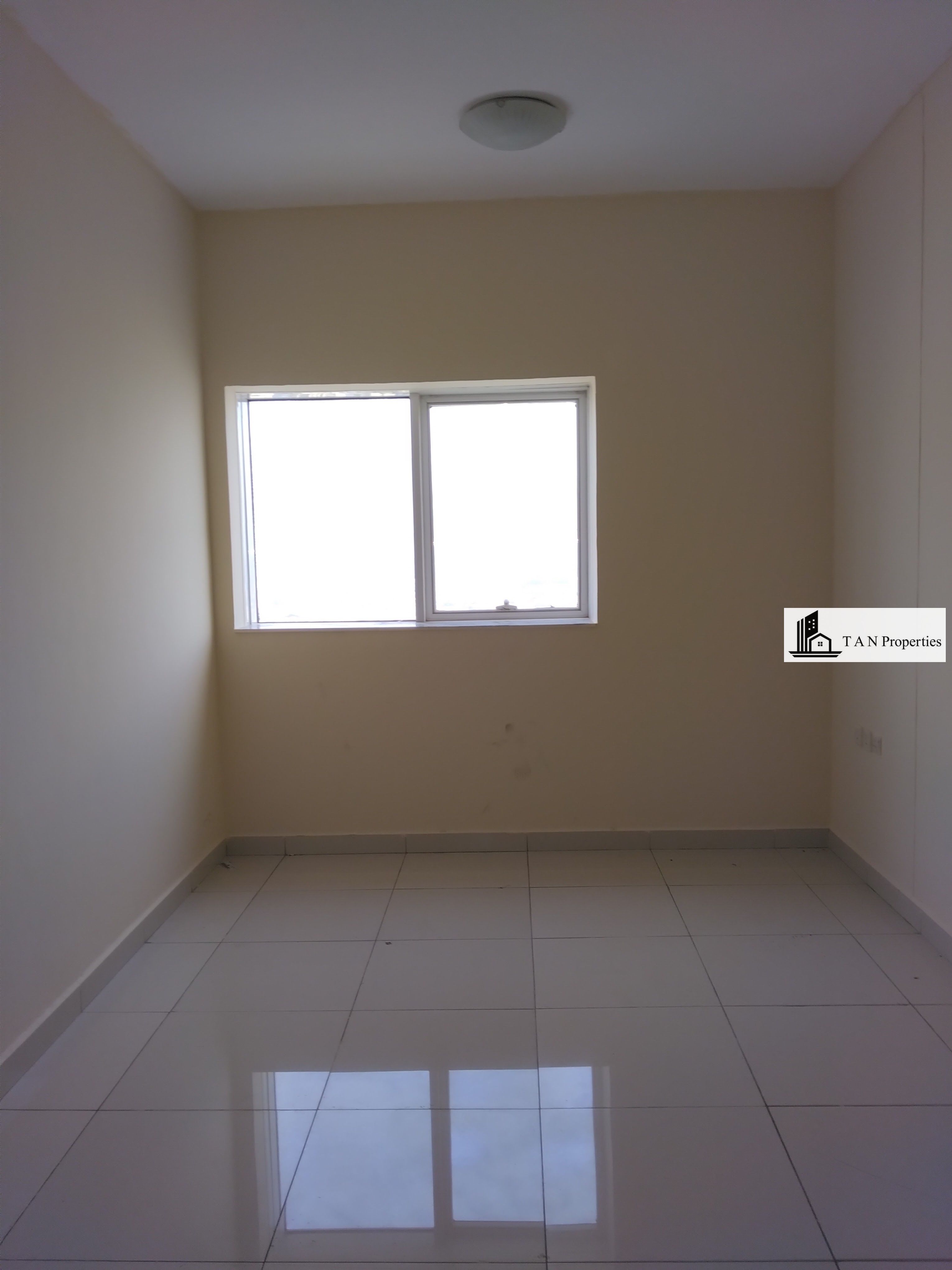 Prime Location Opt RTA Bus 1bhk 37k