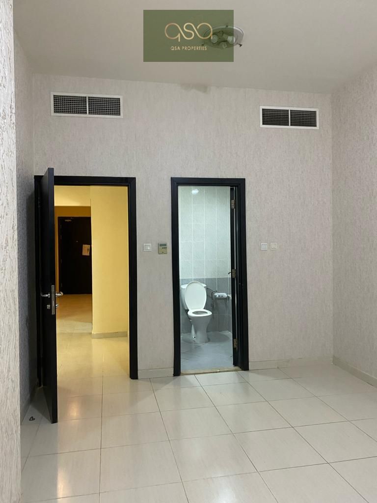 One Bedroom unfurnished Apartment available in Lavender Tower with Parking for Sell