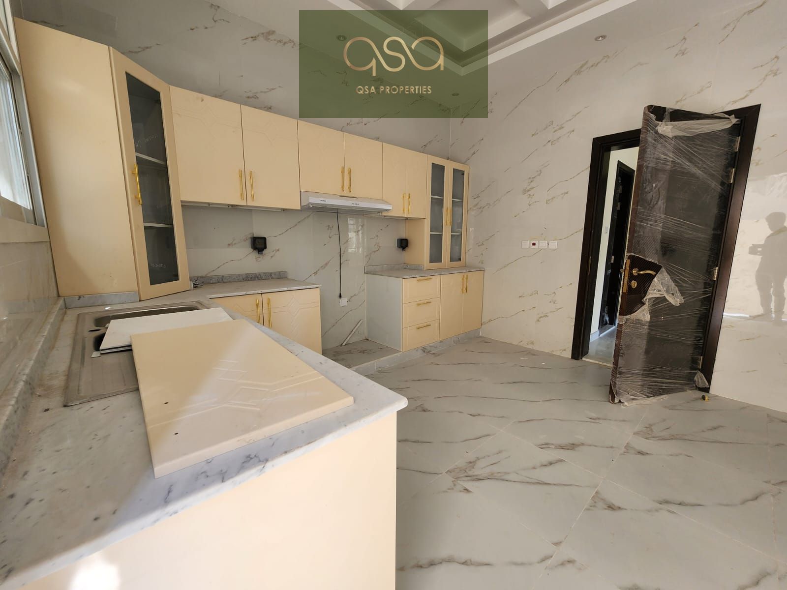 Four Bedroom Villa Majlis Hall Maid Room Six Washroom Big Balcony For Bar For Sale!
