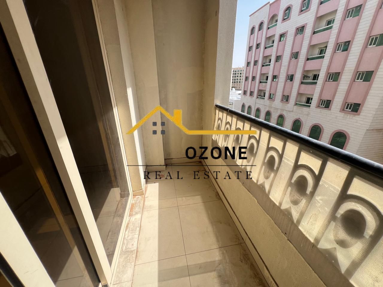 Like New\° Open View Balcony\°Parking\°Family Building