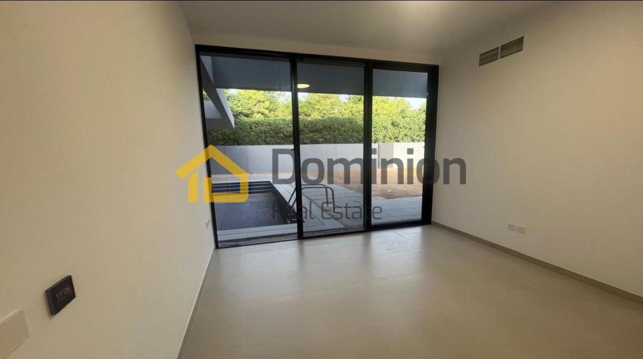 "READY TO MOVE / Freehold / Luxury / prime location
