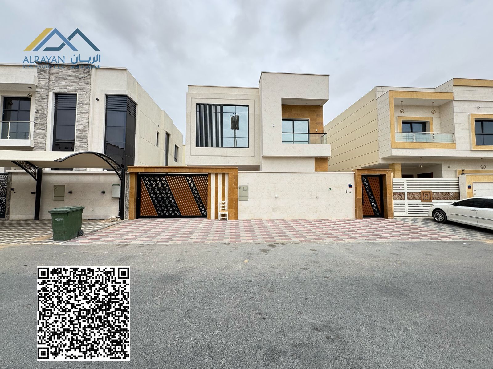 Directly from the owner, a villa on a main street, with personal finishing, with a swimming pool, close to all services, in the most upscale areas of