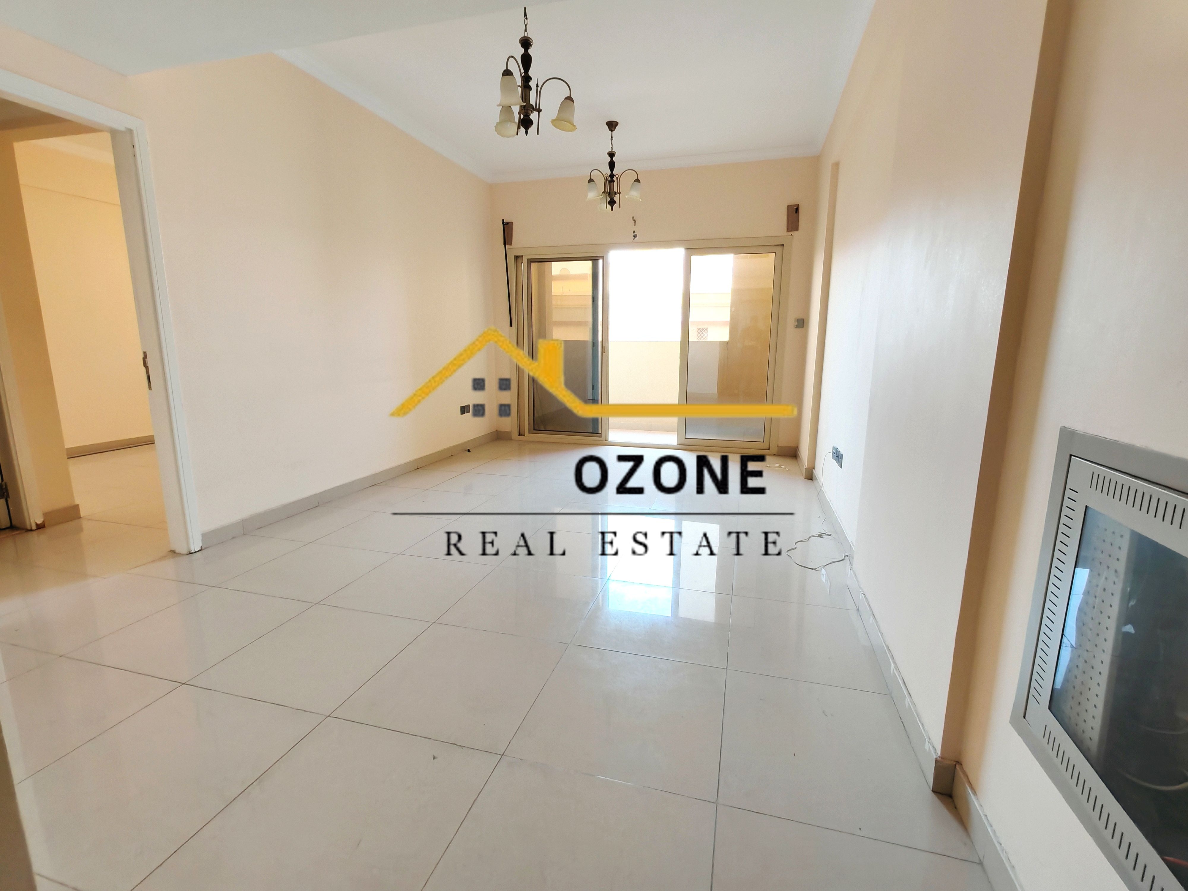 Open View Balcony\°°Family Building\°°Like New\°°Parking