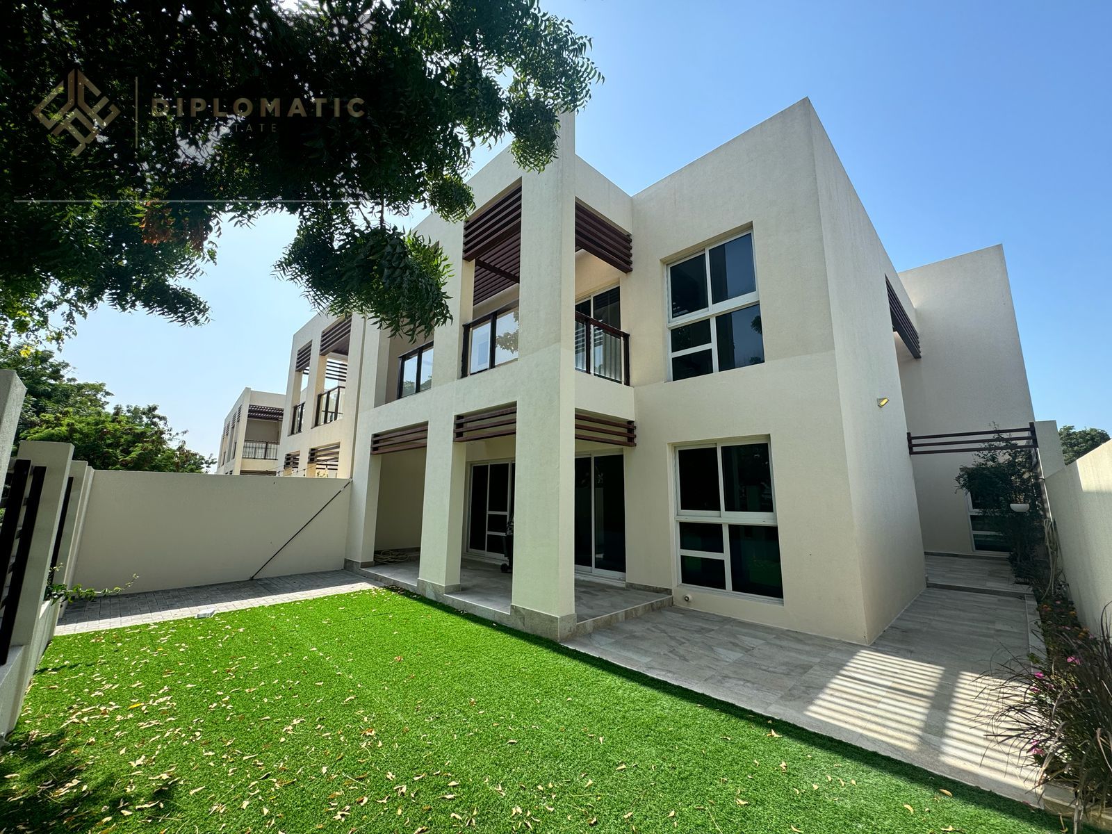 Villa 3BR+Maid+study Room | pool close | Malibu Mina Al Arab