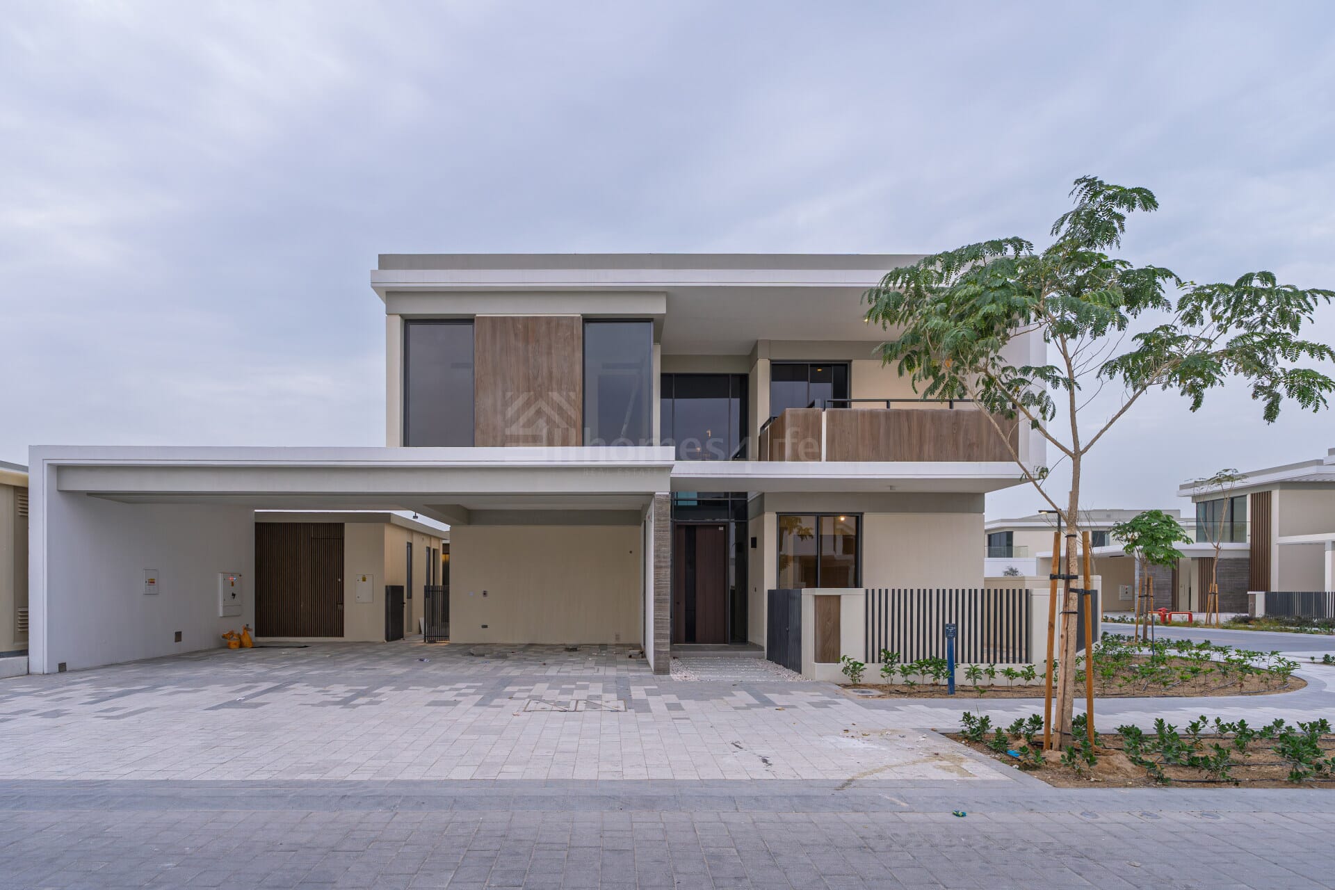 5BR Large Upgraded | Corner Unit | Landscaped