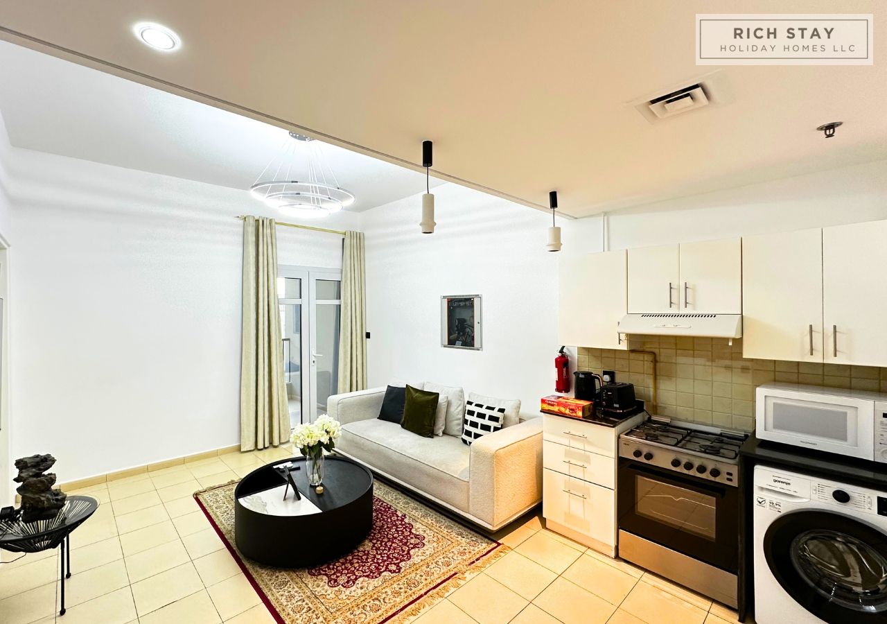 UPGRADED UNIT | NOVEMBER PRICE ONLY