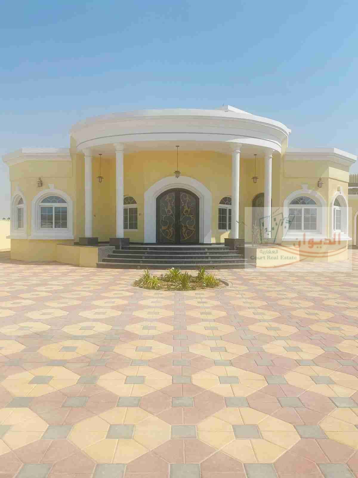 Great location, large area