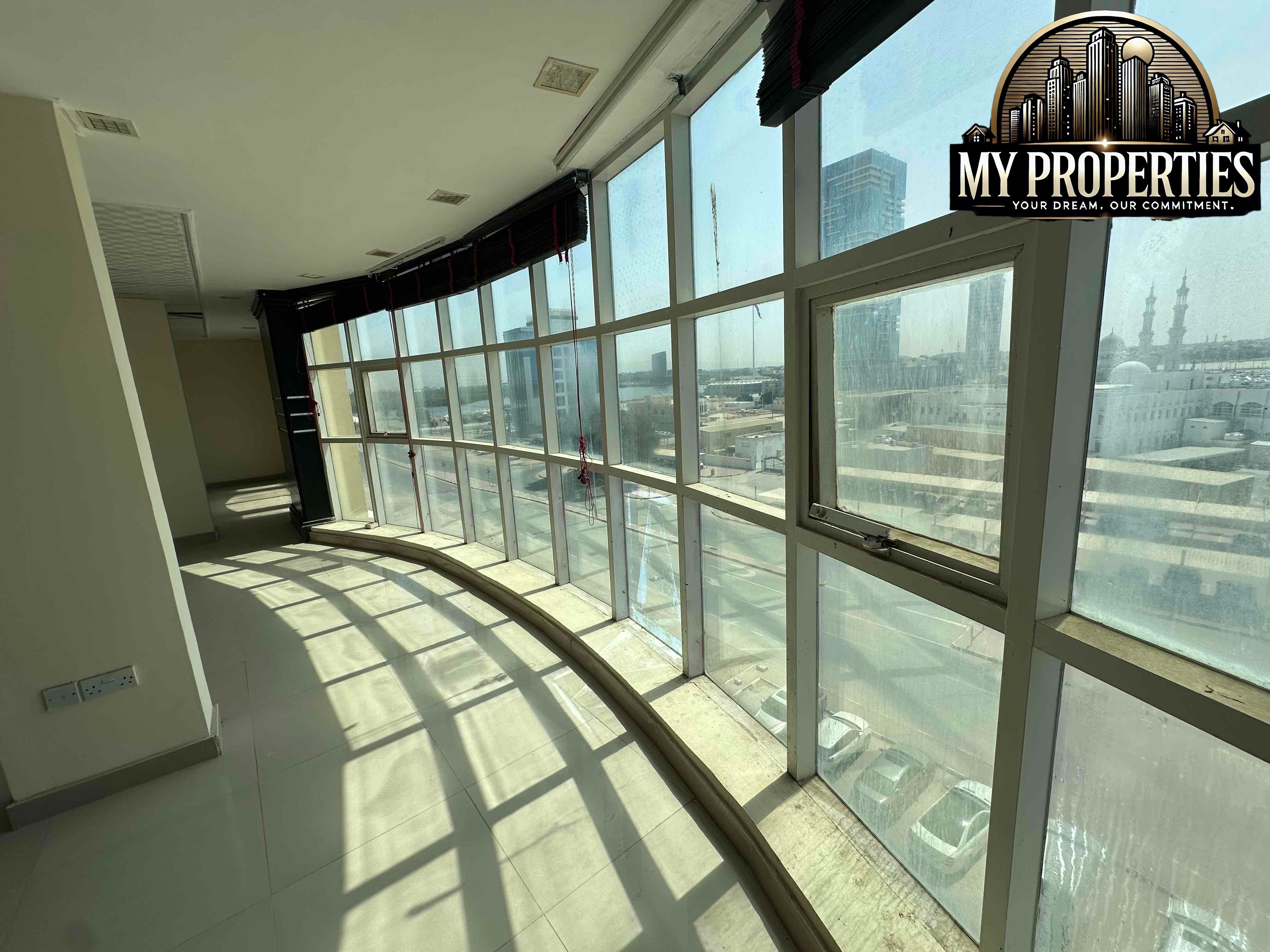 A full floor with an independent elevator, suitable as a private hospital, gym, business headquarters, or for a large company.