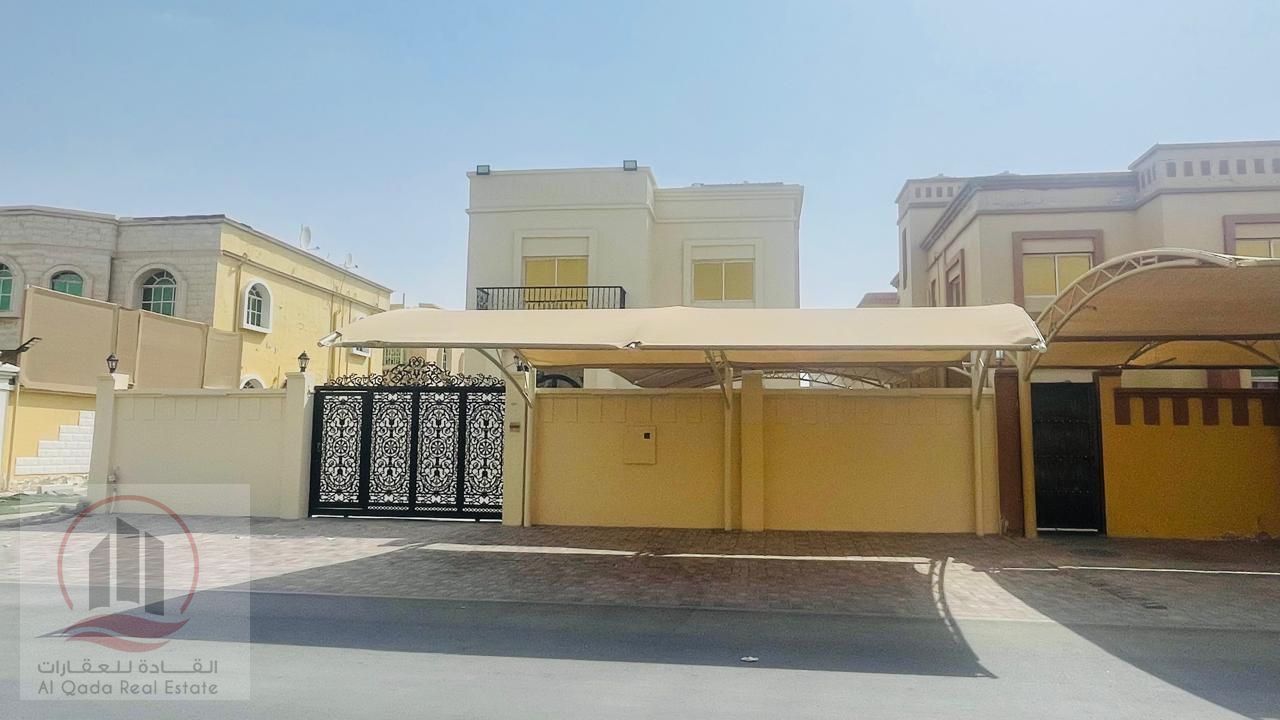 For sale villa in Ajman Al Rawda 5 master rooms, a council, a hall and a maid's room Free ownership for all nationalities and the possibility of bank