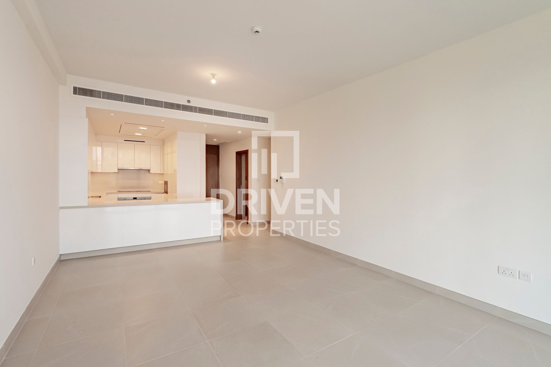 Corner Unit | Low Floor | Full Canal View