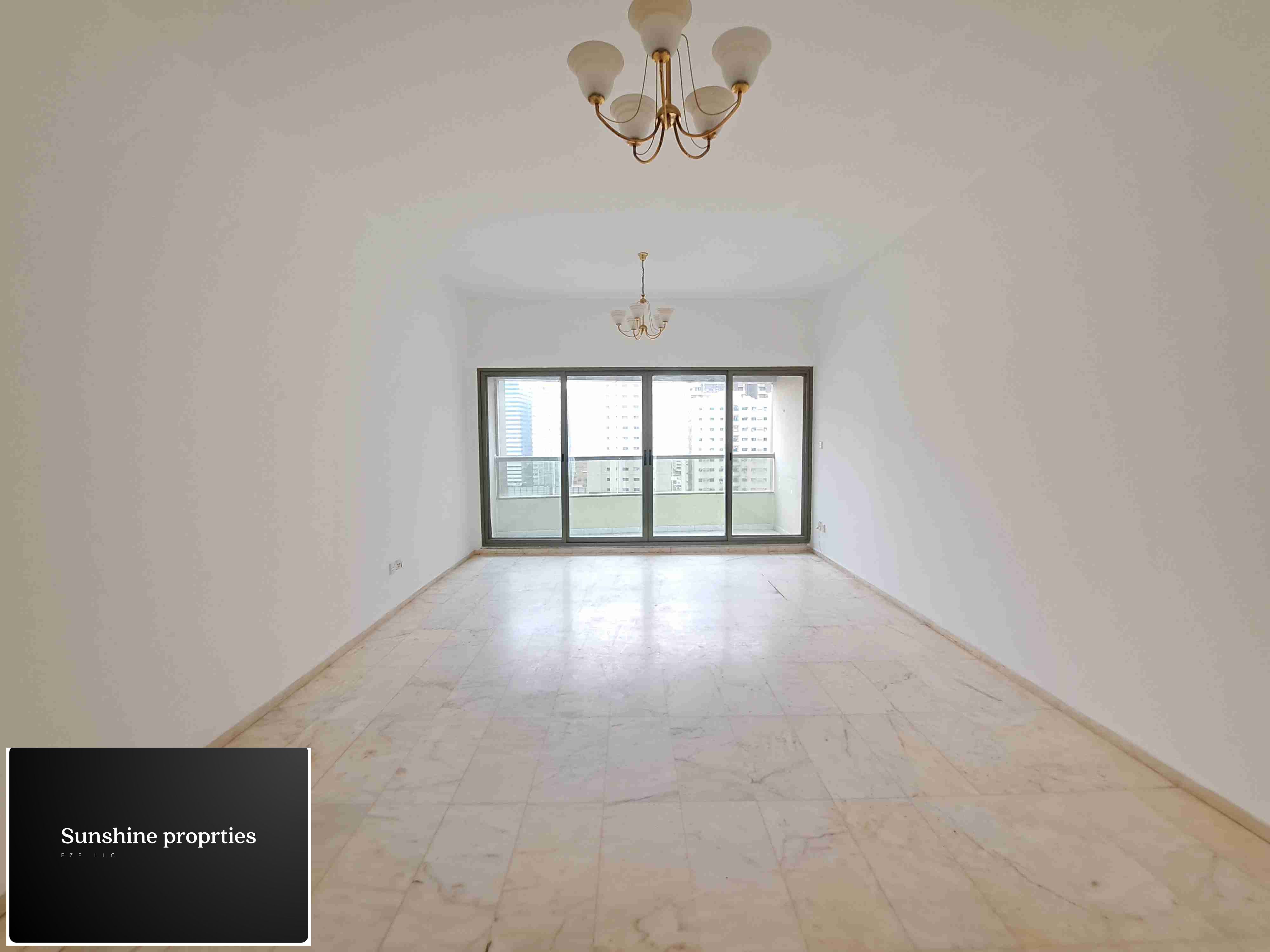 HUGE LAVUSH 3BHK WITH BALCONY PRIME LOCATION CLOSE DUBAI EXIT