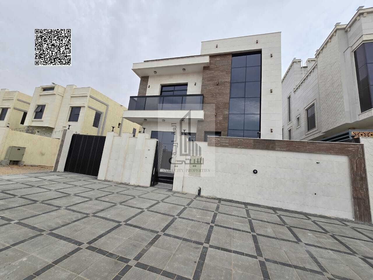 Villa with roof on Sheikh Mohammed Bin Zayed Road