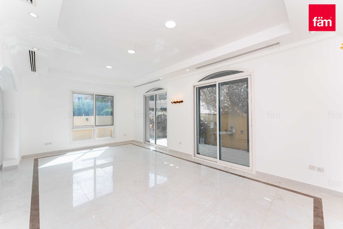 Well Maintianed | Bright | Facing Courtyard