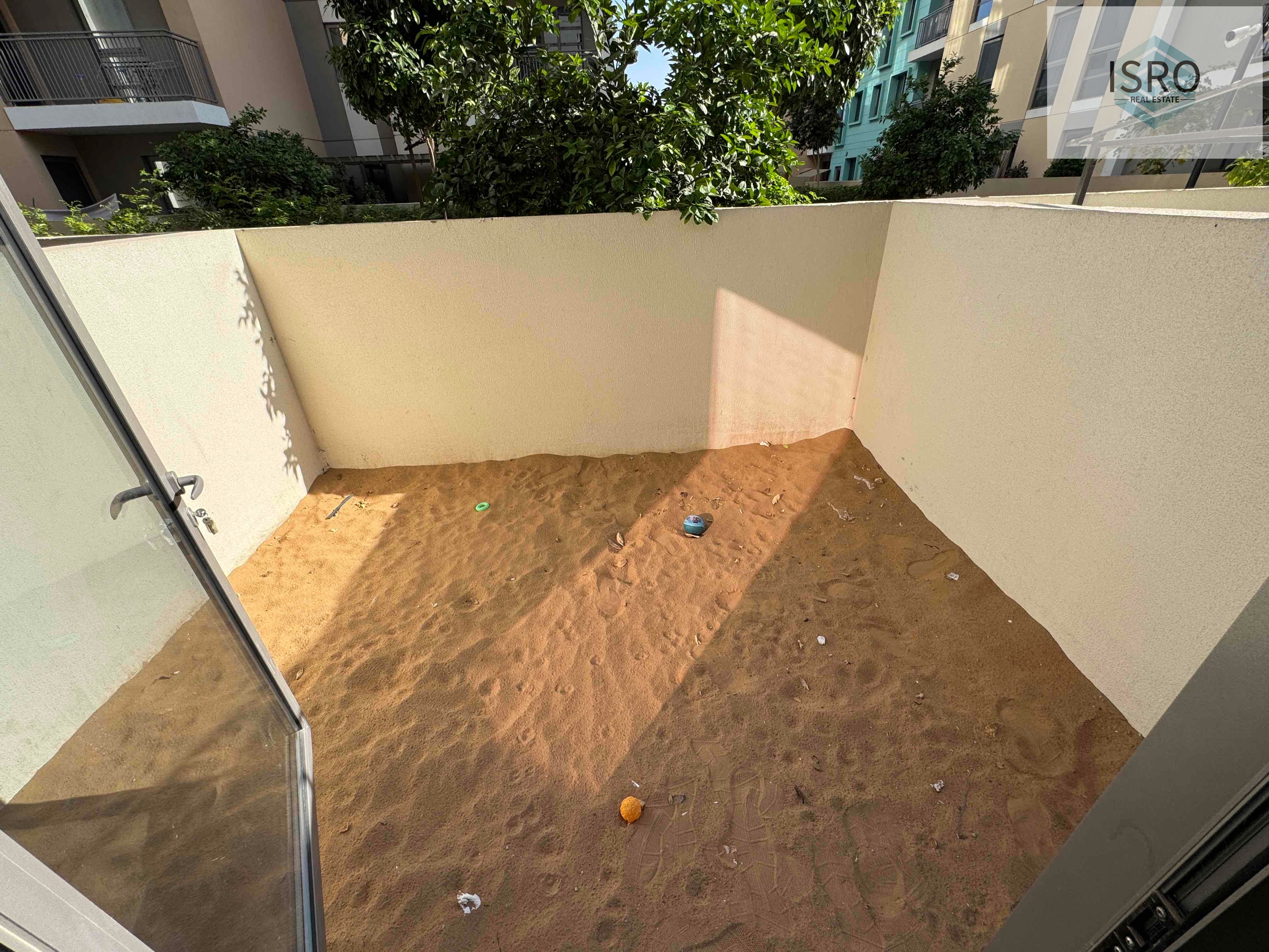 Big Garden !! Spacious studio on ground floor in up-town