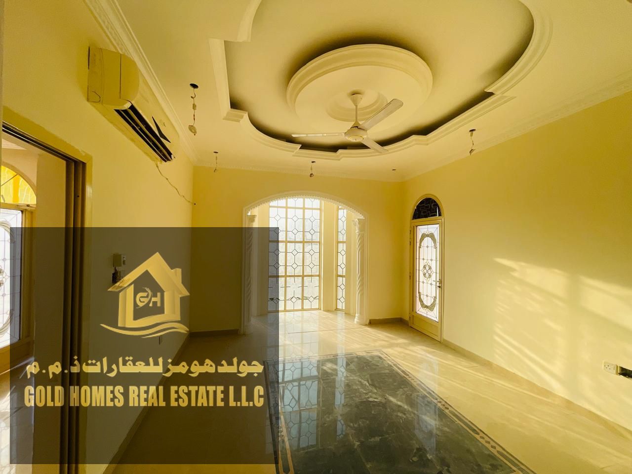 HOT DEAL VILLA FOR SALE in Rawdah 3, consisting of 5 bedrooms, a hall, and a majlis. Its area is 10,000 square feet