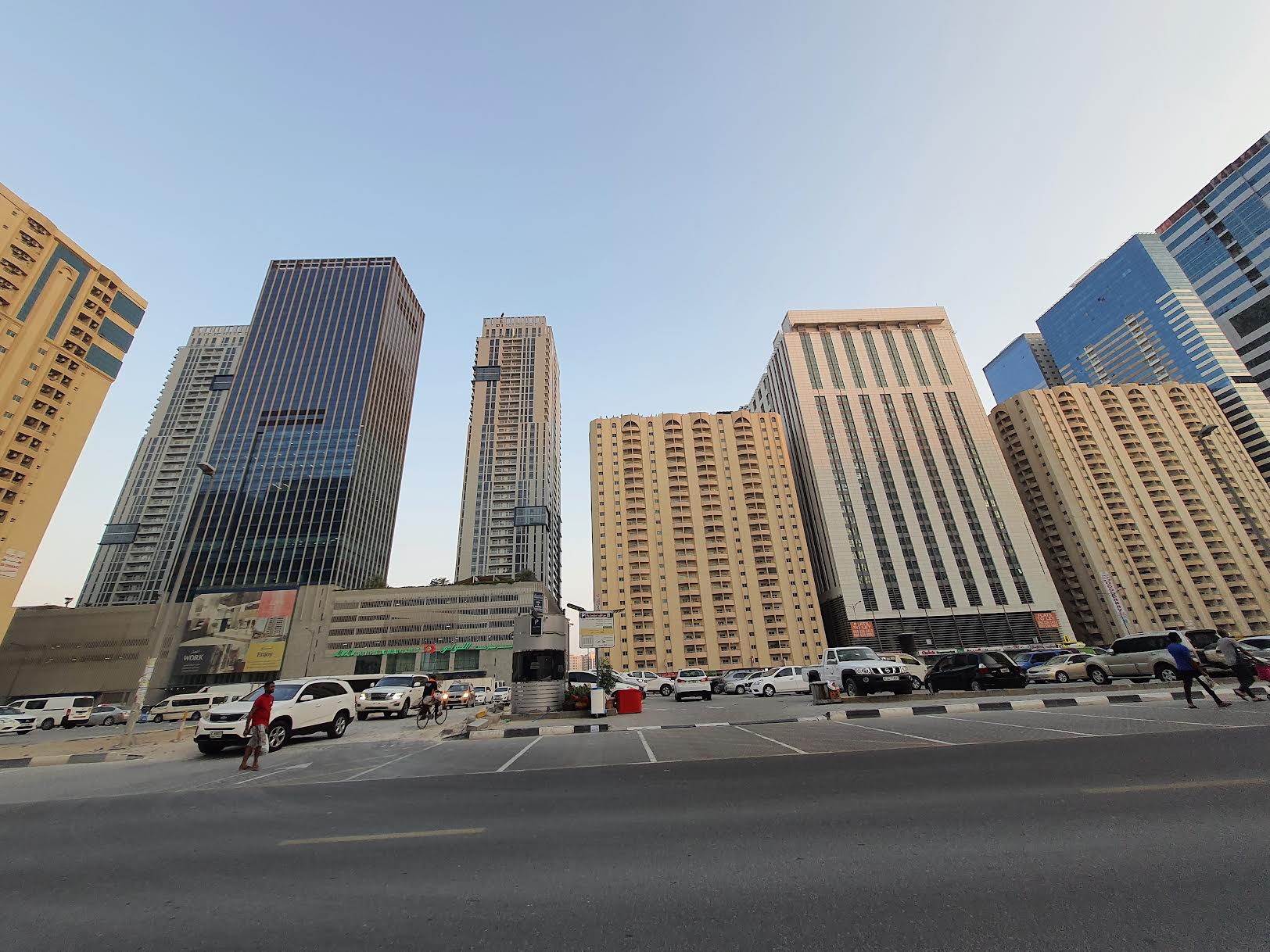 31k,32K,34K 1 MONTH FREE HOTT OFFER ON 1 BR HALL APARTMENTS NEXT TO LULLU ON DUBAI RTA BUS STOP F24 GOING TO STADIUM METRO STN ON DUBAI SHARJAH BORDER
