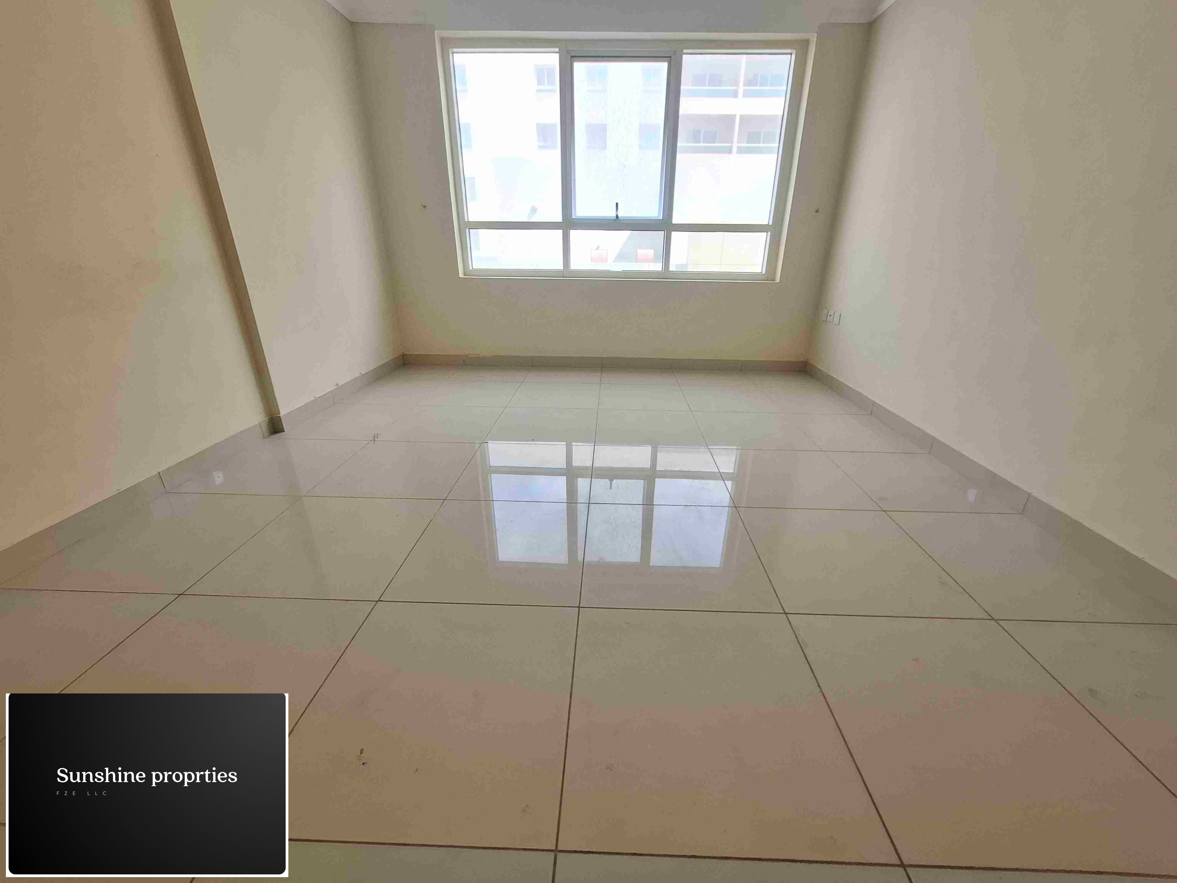 Hot offer 1BHK Neat and clean family building