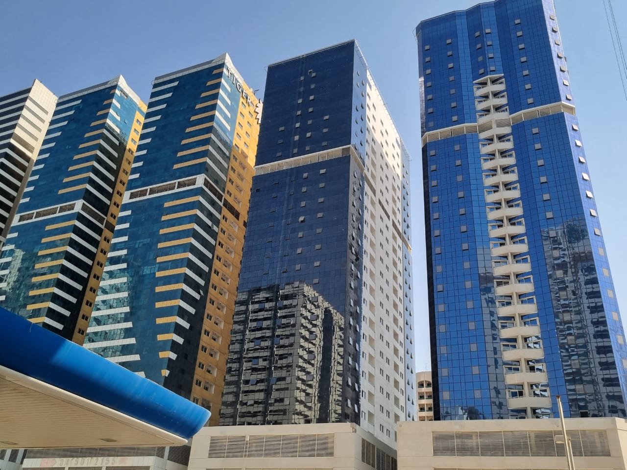 BRAND NEW BUILDING 1 BR HALL APARTMENT AVAILABLE FOR RENT 34K,36K 37K 1 MONTH FREE READY POSITION ONLY FOR FAMILIES BEHIND SHARJAH PALACE HOTEL TAAWUN