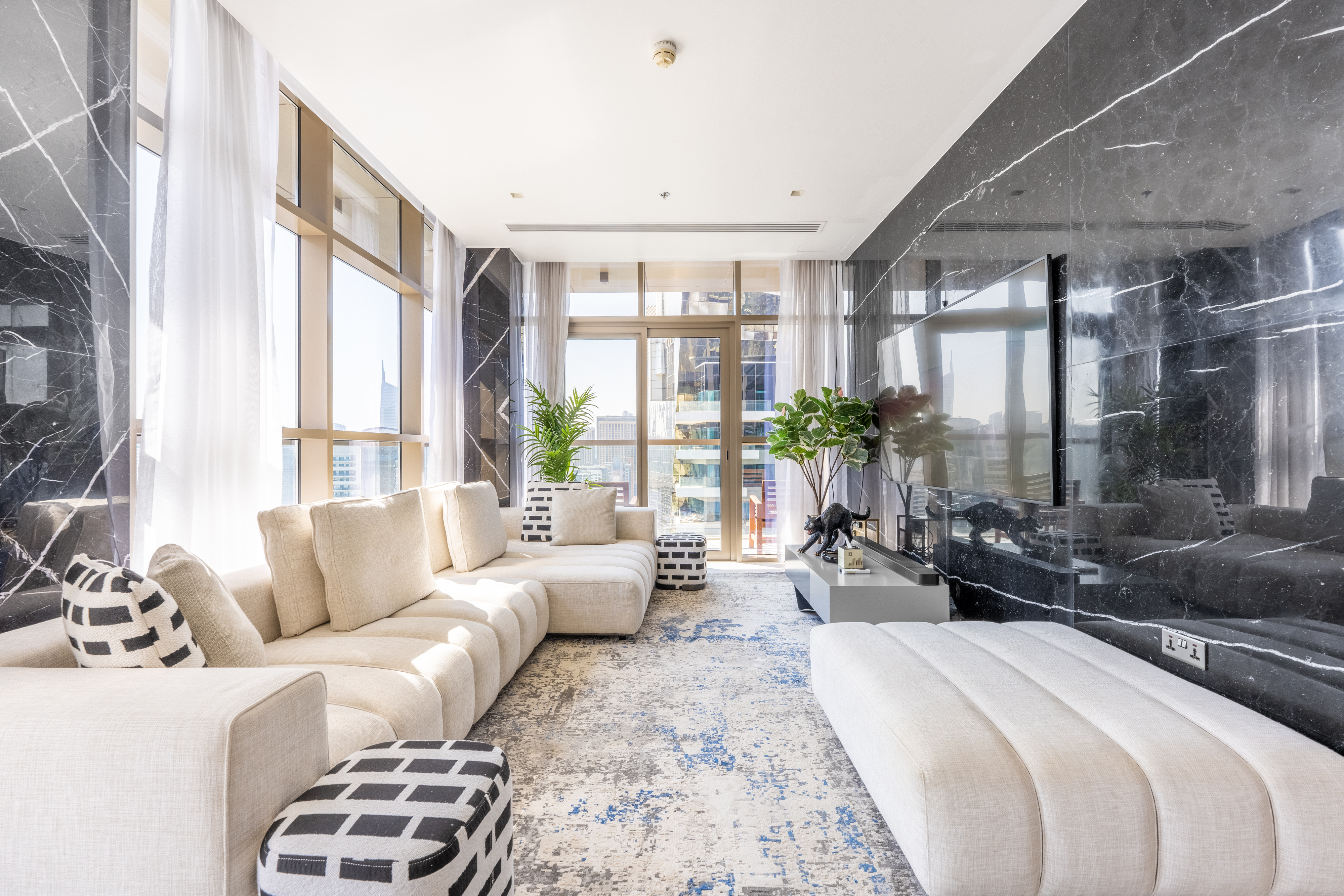 Luxurious 3BR - No. 9 Dubai Marina - Marina View
